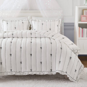 Liv Quilt Set from Intelligent Design in  Black. Liv Quilt Set from Intelligent Design in  Black. Liv Quilt Set from Intelligent Design in  Black. Liv Quilt Set from Intelligent Design in  Black. Liv Quilt Set from Intelligent Design in  Black.