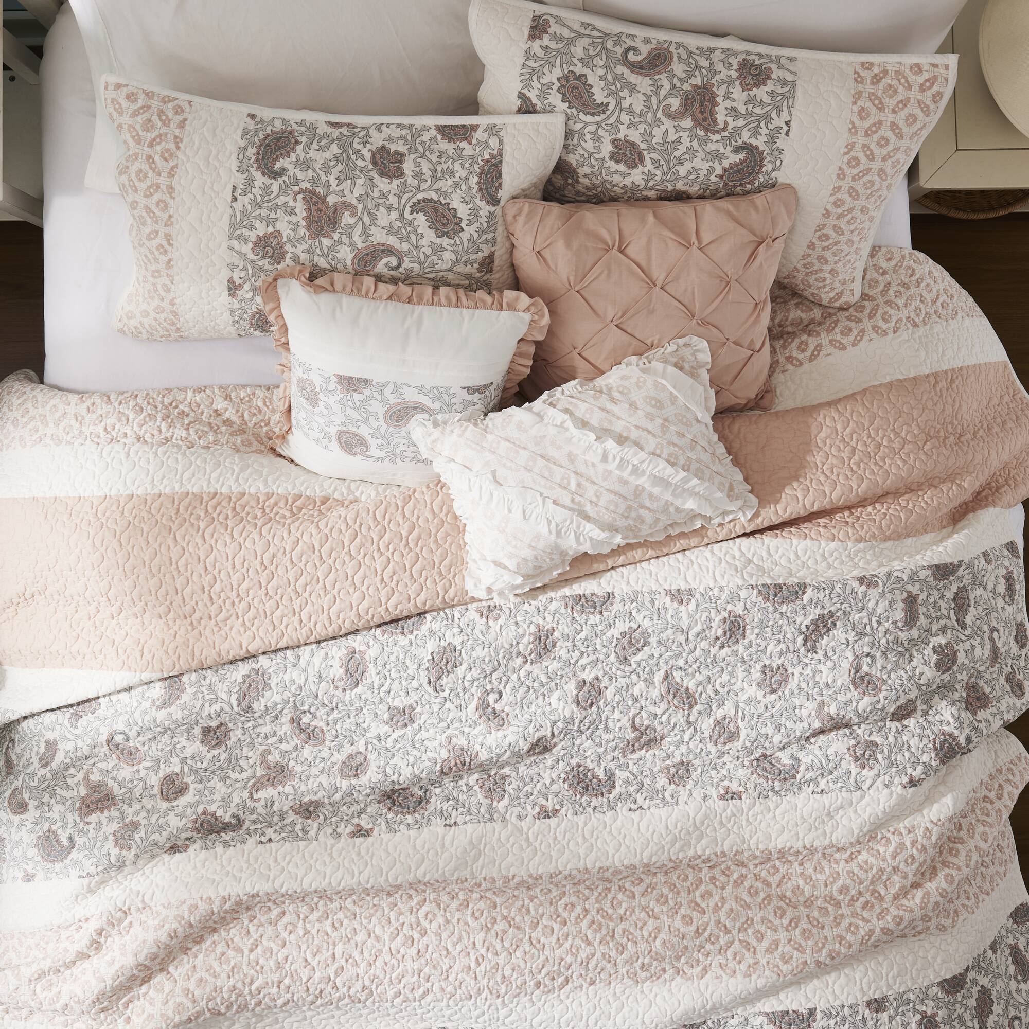 Dawn 6 Piece Cotton Percale Quilt Set with Throw Pillows