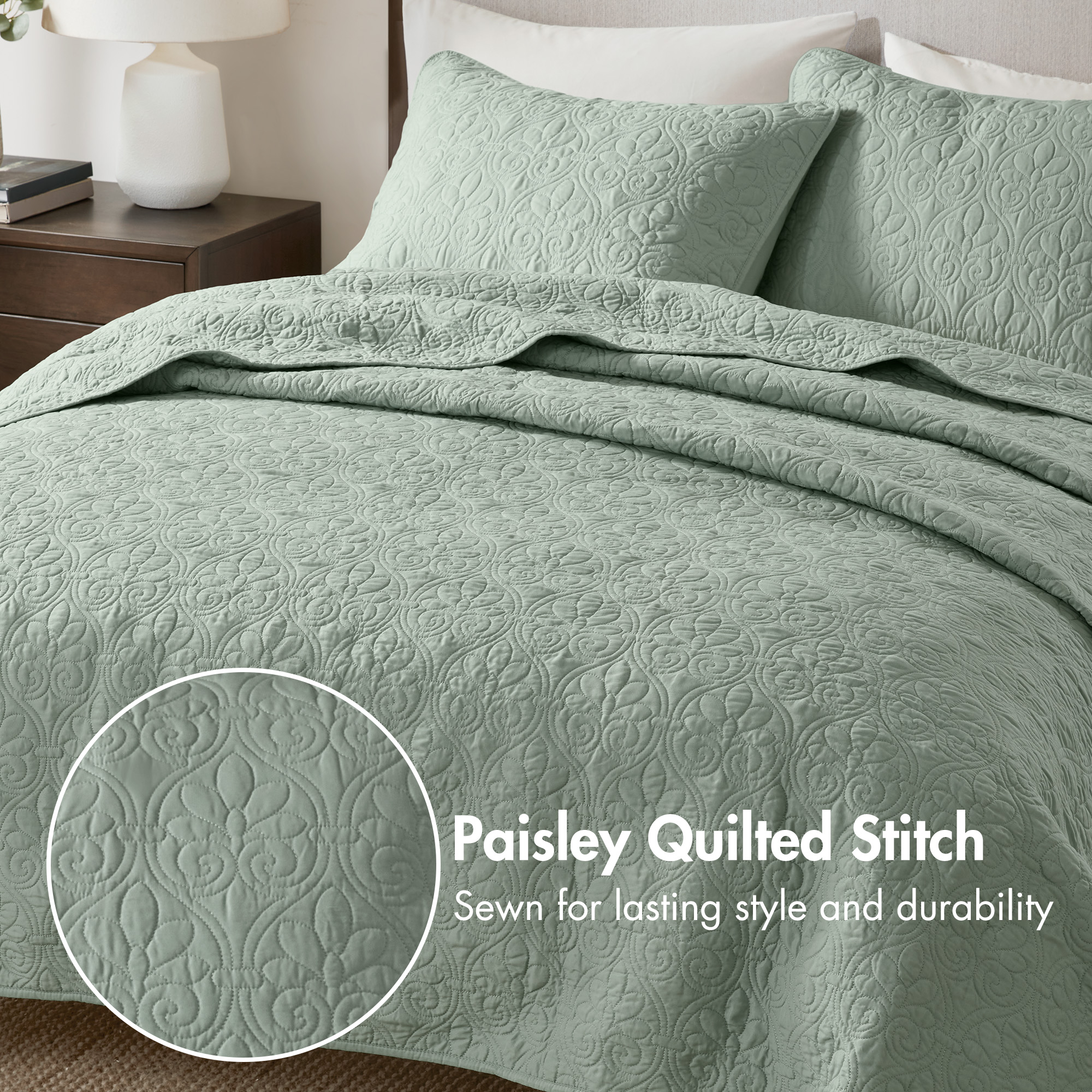 Quebec Reversible Quilt Set