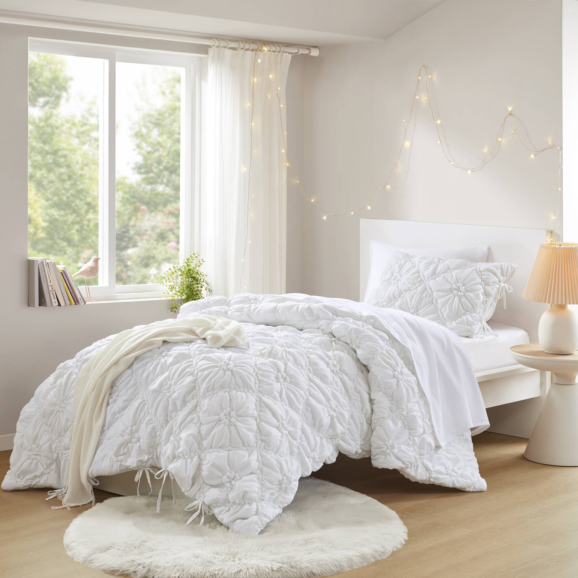 Lily Comforter Set
