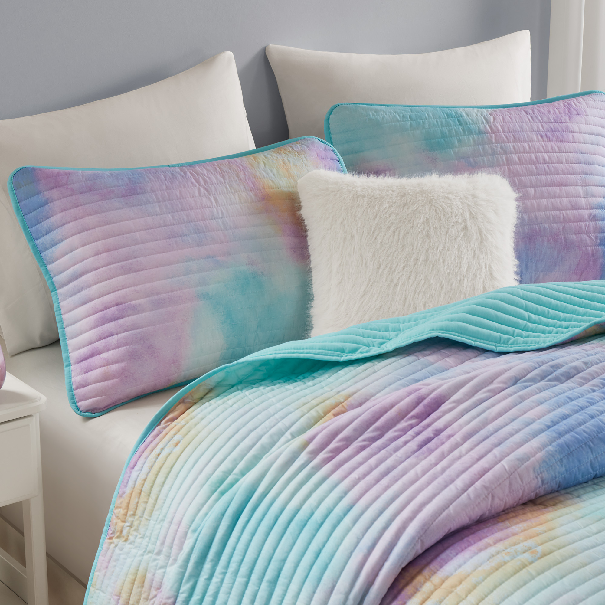 Cassiopeia Watercolor Tie Dye Printed Quilt Set with Throw Pillow