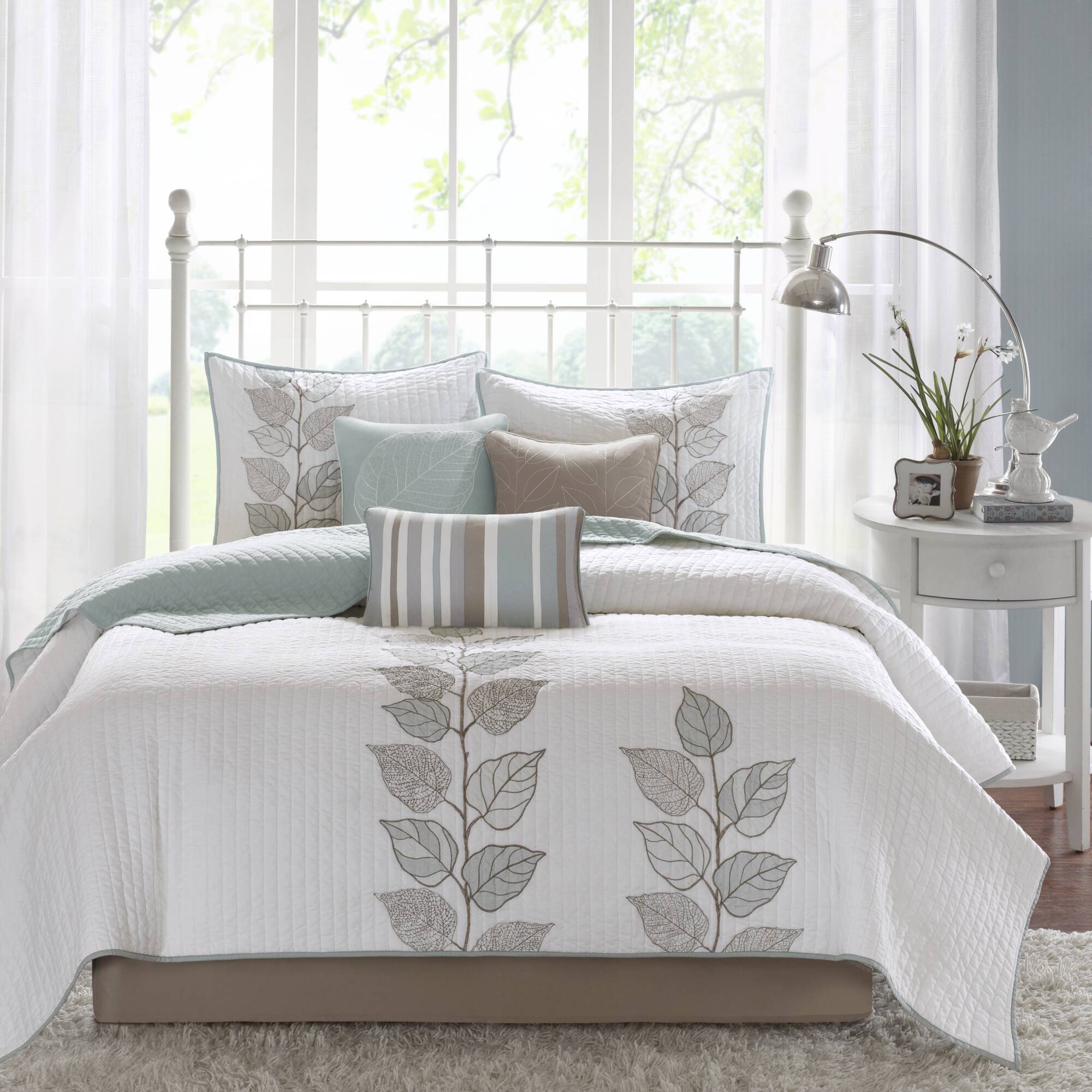 Caelie 6 Piece Embroidered Quilt Set with Throw Pillows