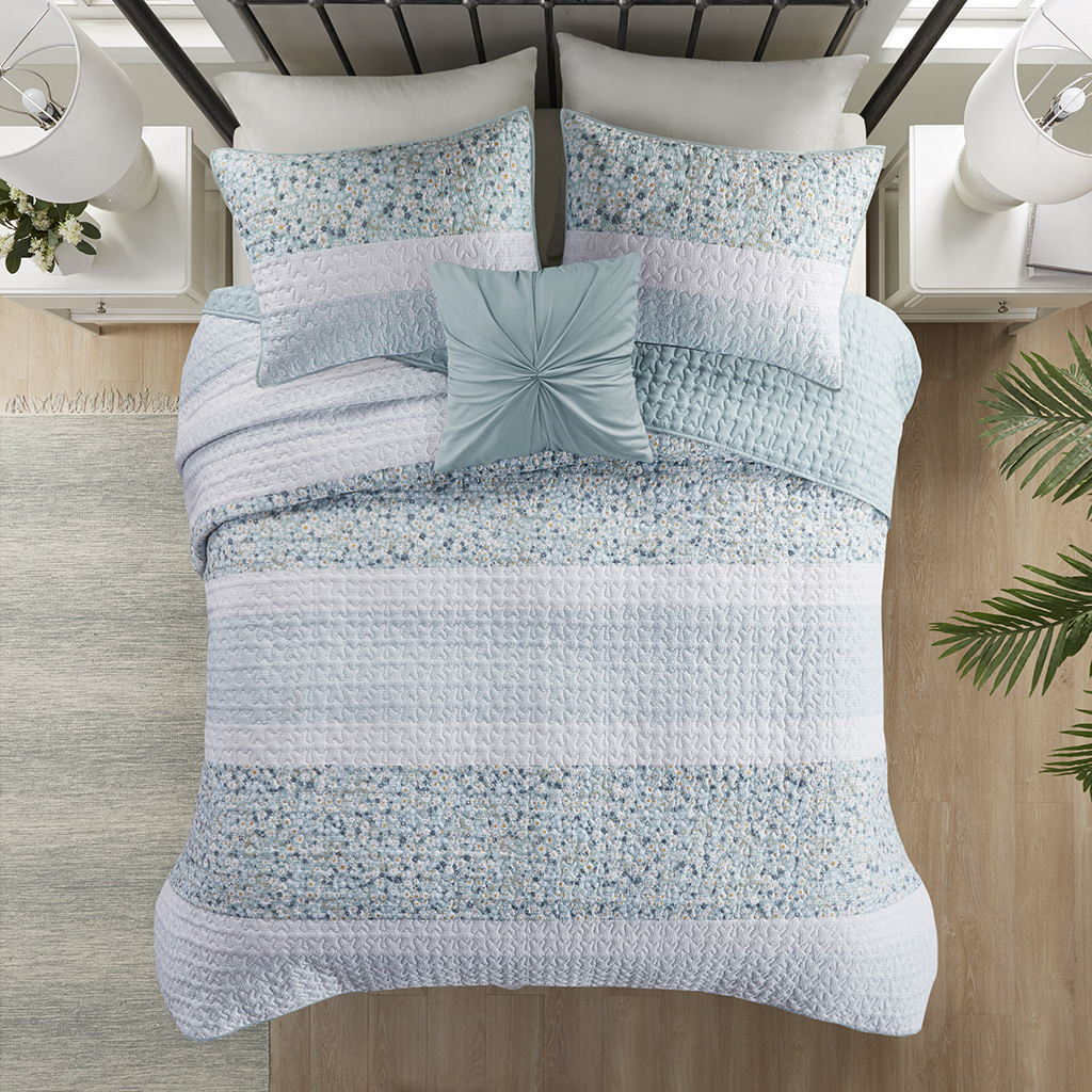 Caralie 4 Piece Seersucker Quilt Set with Throw Pillow