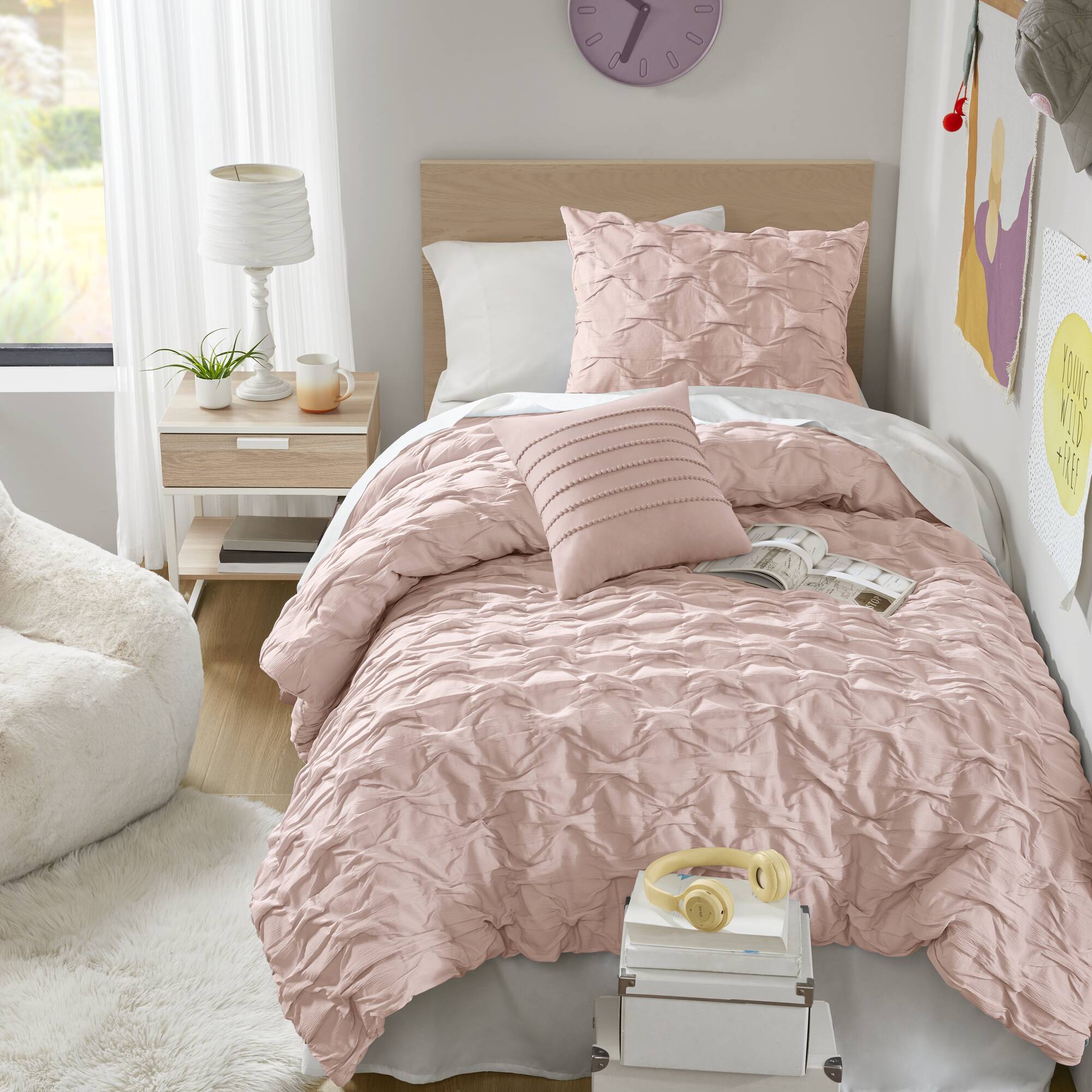 Bailey Diamond Pintuck Pleated Woven Comforter Set