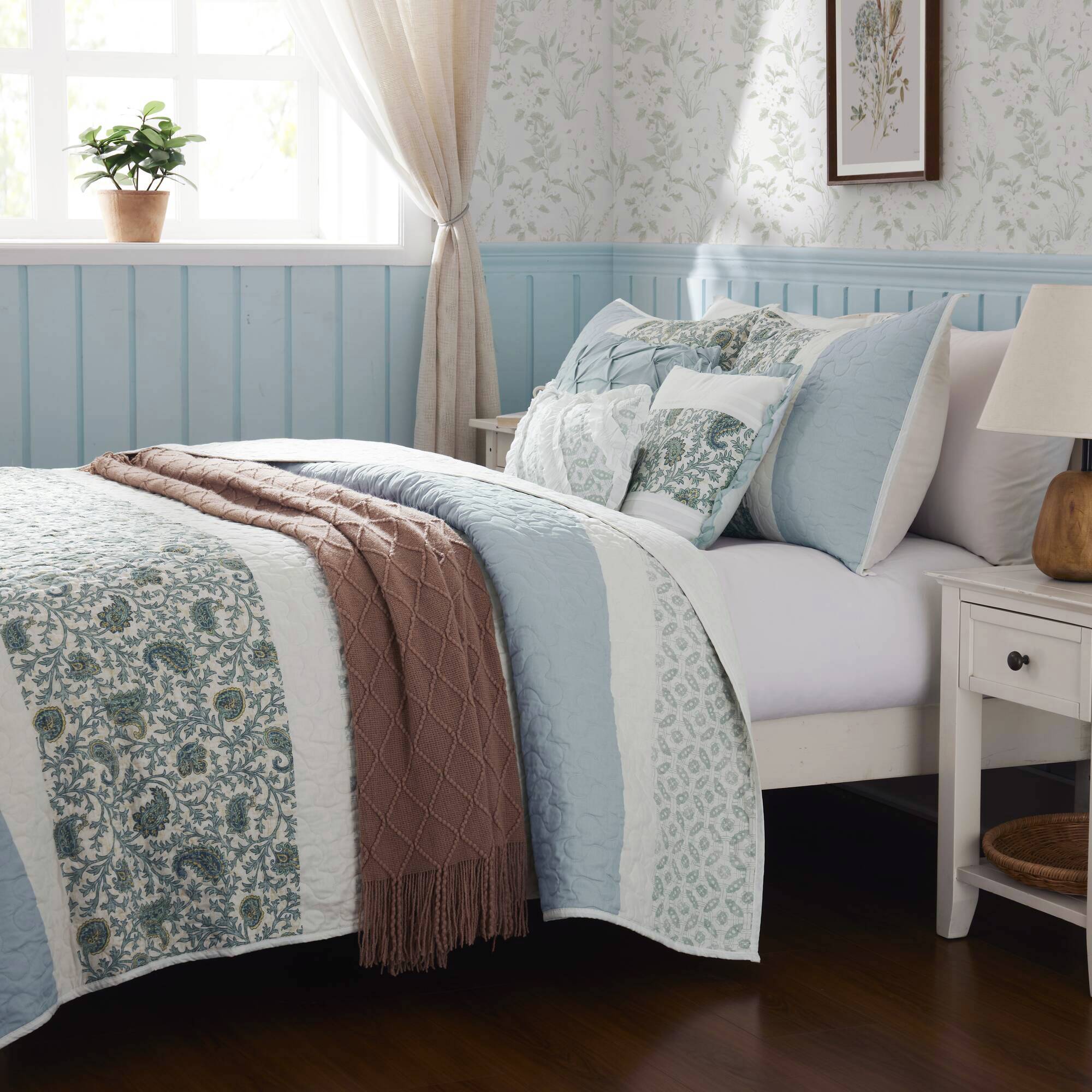 Dawn 6 Piece Cotton Percale Quilt Set with Throw Pillows