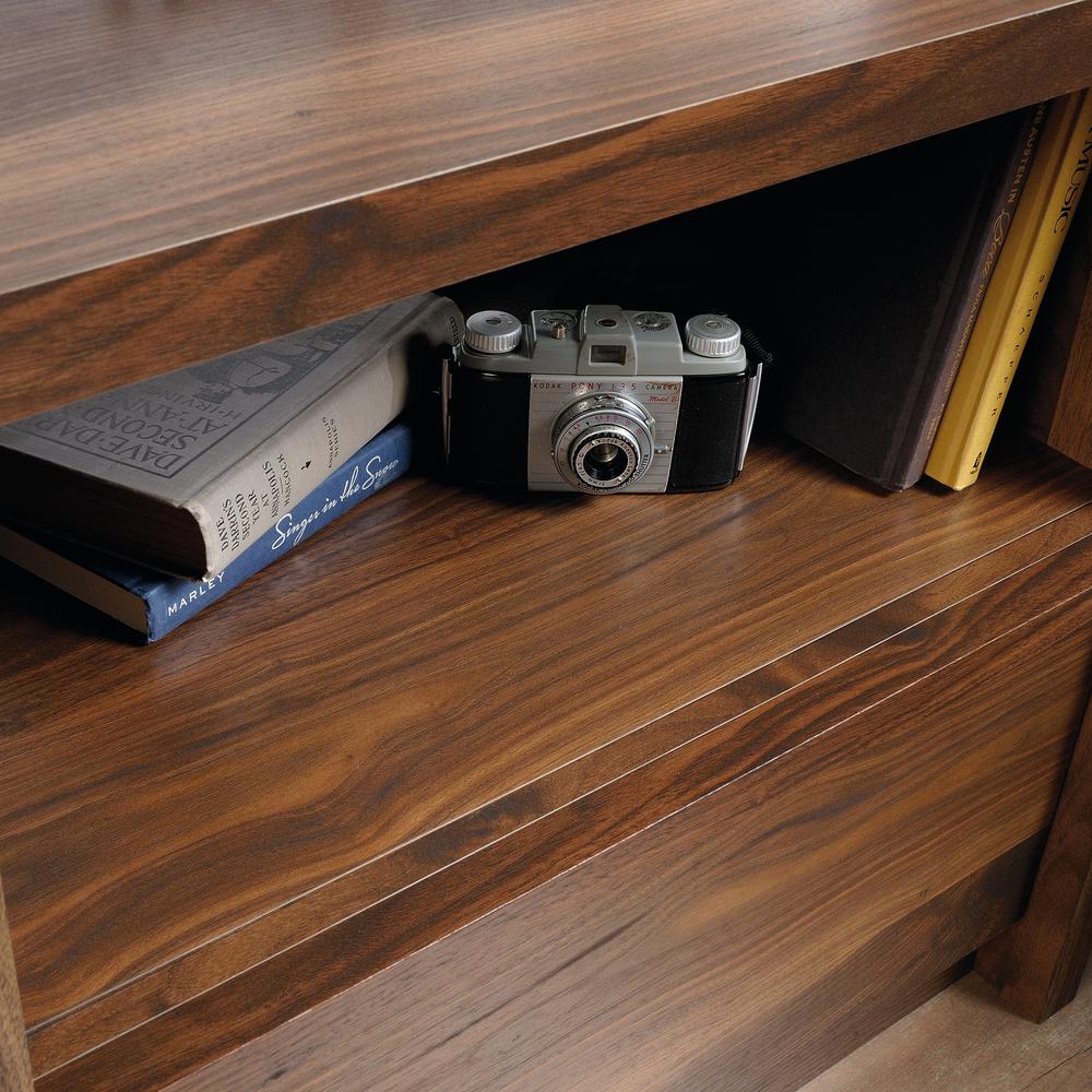 Grand Walnut finish