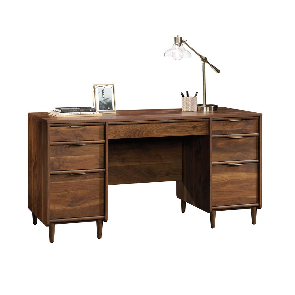 Grand Walnut finish