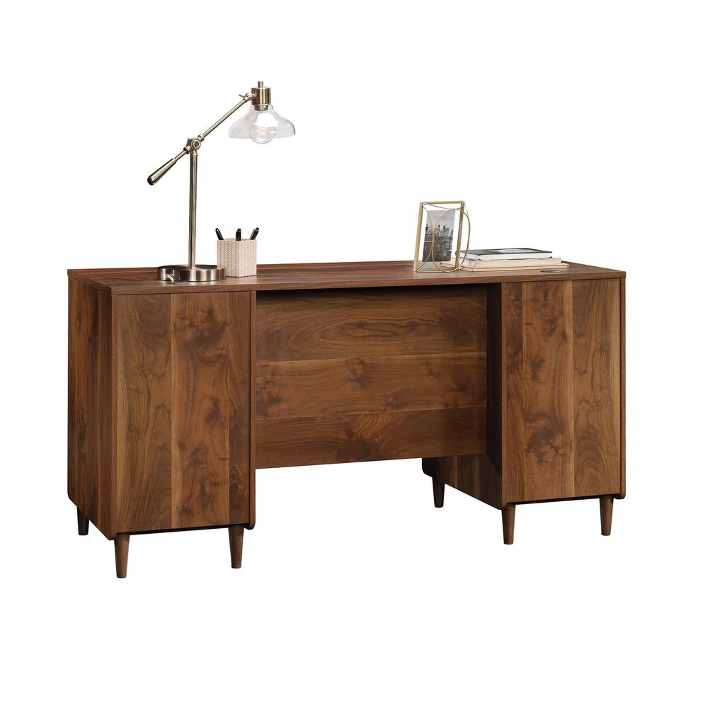 Grand Walnut finish