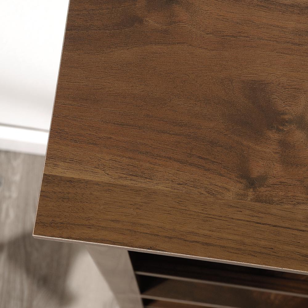 Grand Walnut finish