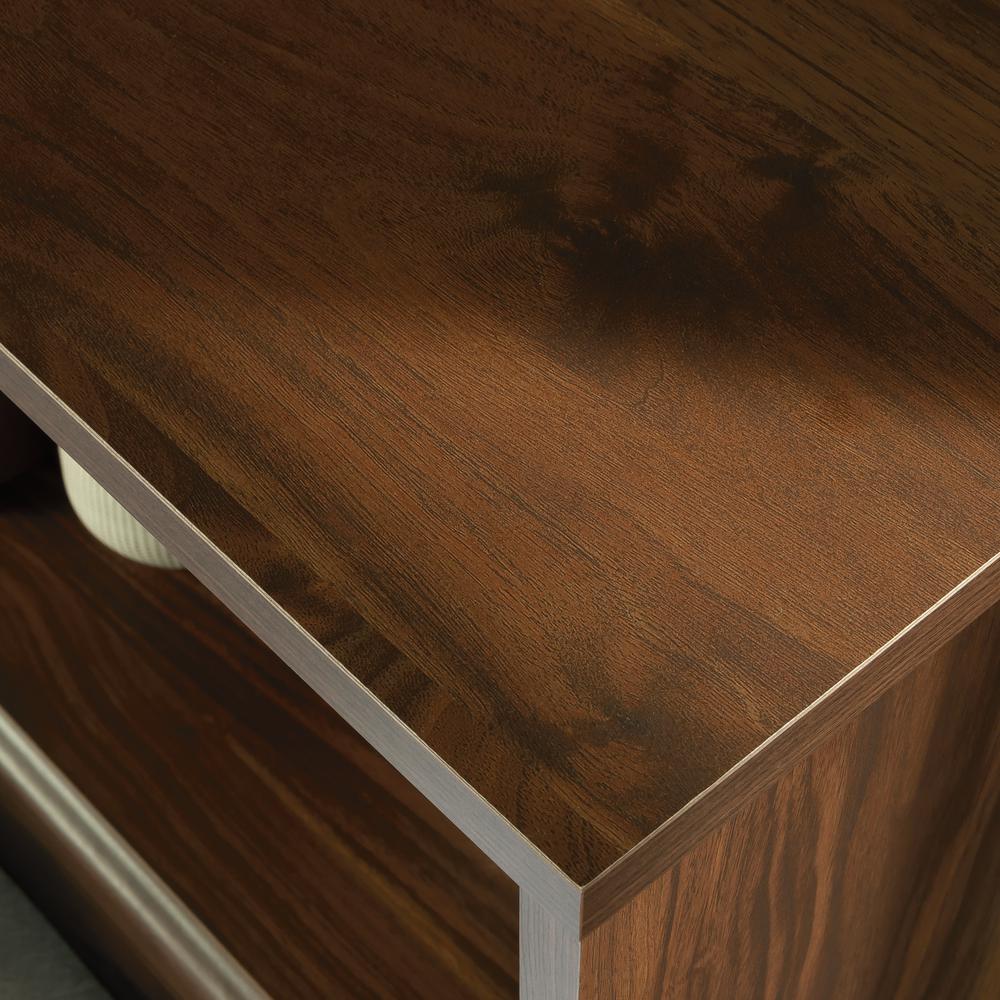 Grand Walnut finish