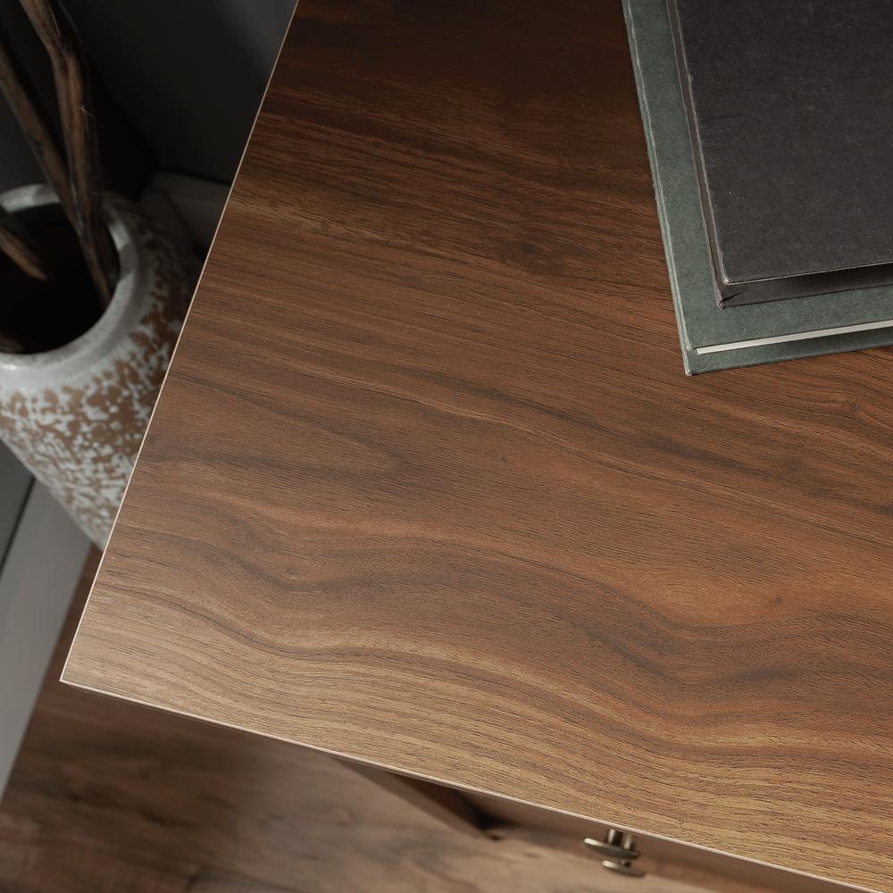 Grand Walnut finish