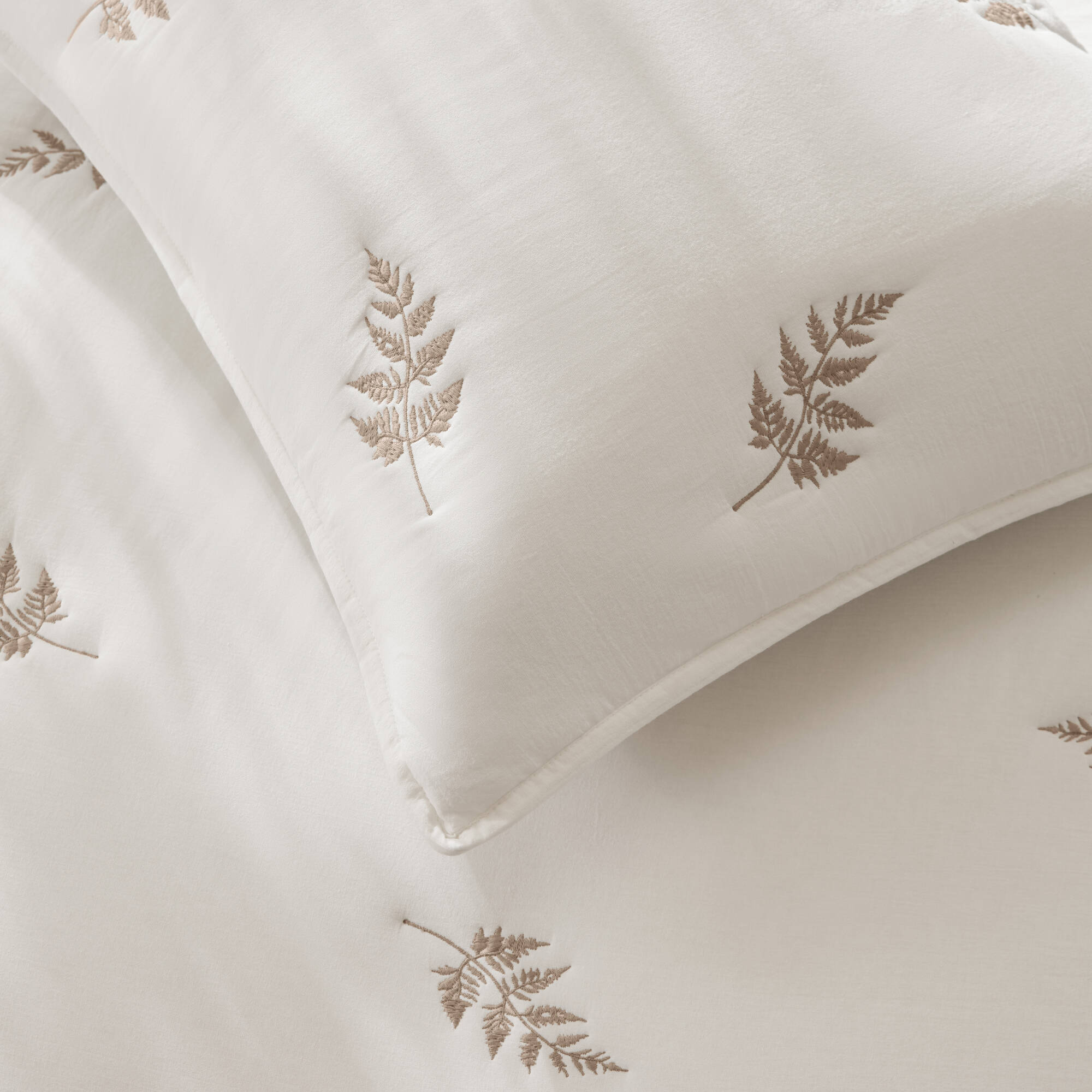 Willow Embroidered Botanical 100% Cotton Lightweight 3 Piece Quilt Set
