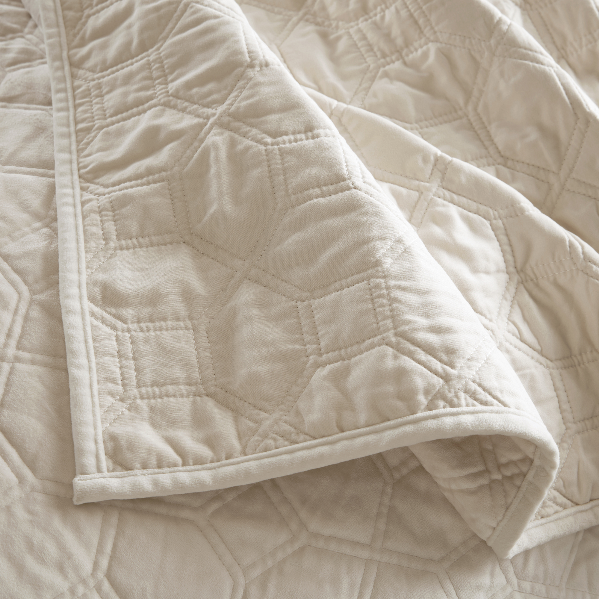 Harper 3 Piece Velvet Quilt Set