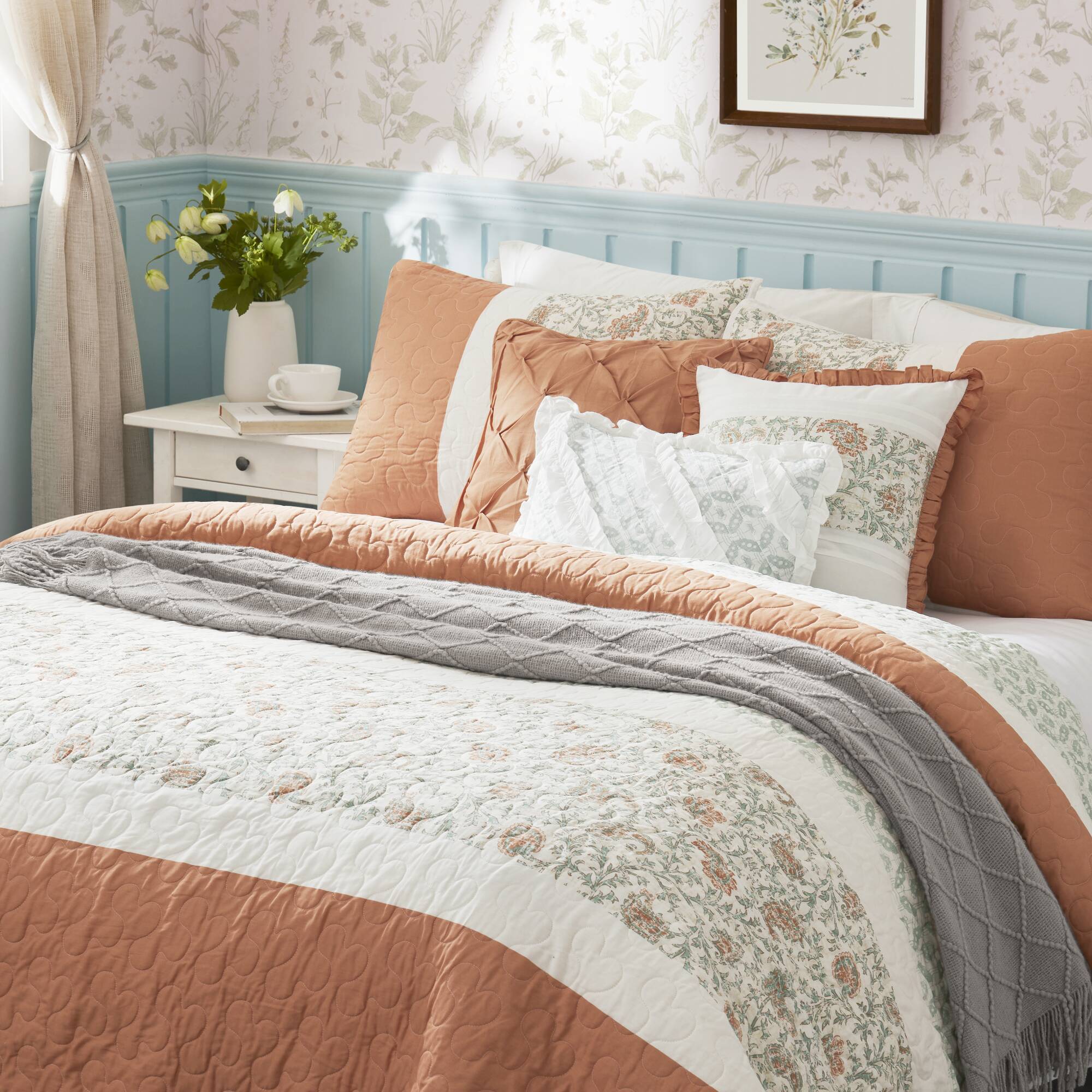 Dawn 6 Piece Cotton Percale Quilt Set with Throw Pillows