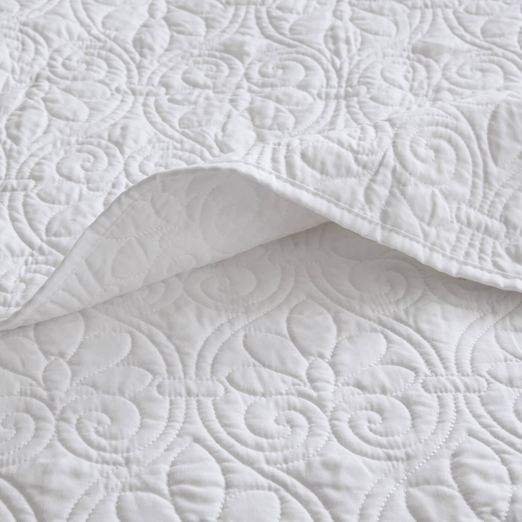 Quebec Reversible Bedspread Set
