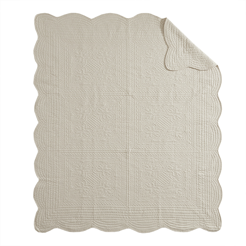 Tuscany Oversized Quilted Throw with Scalloped Edges