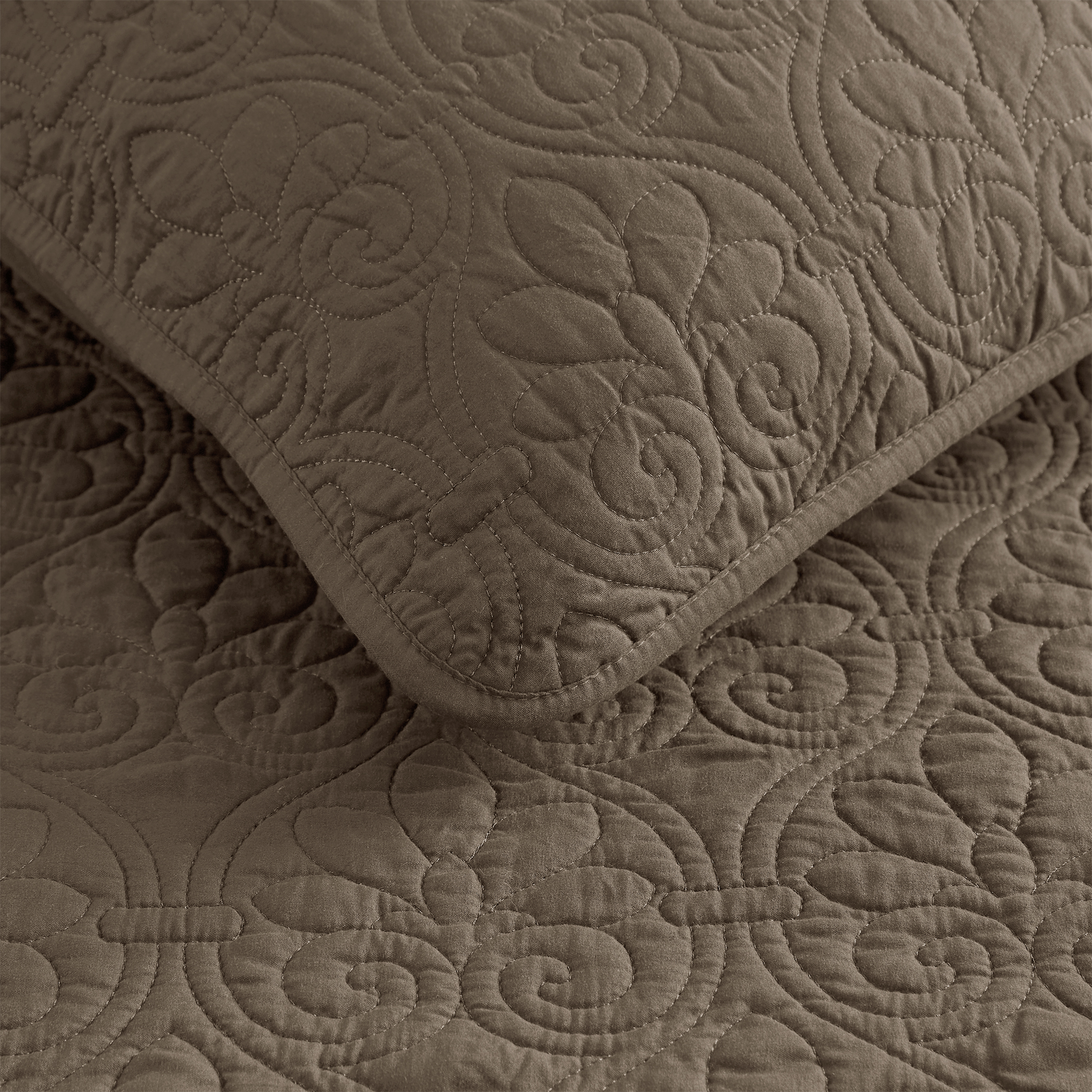 Quebec Reversible Quilt Set