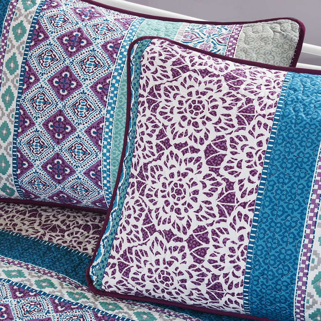 Carly Reversible 6 Piece Daybed Set