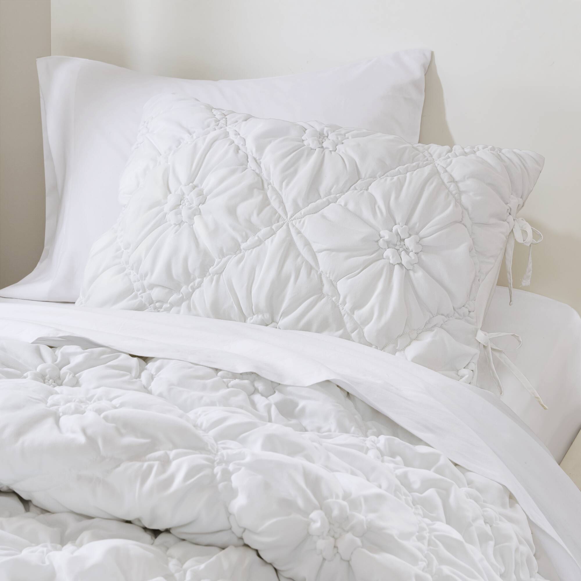 Lily Comforter Set