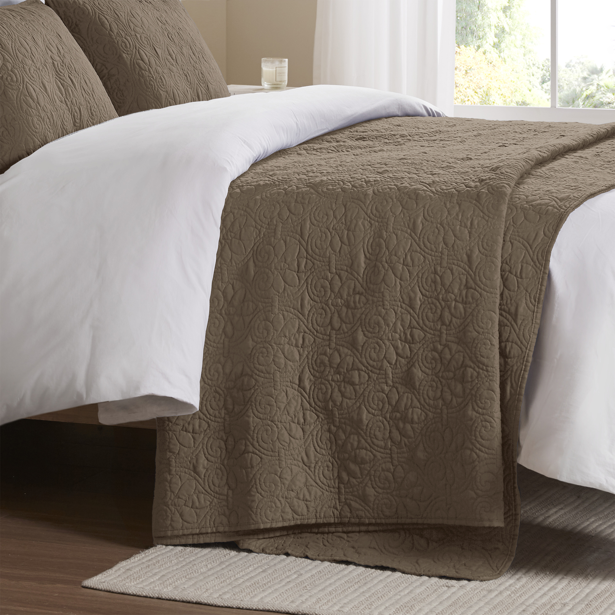 Quebec Reversible Bedspread Set