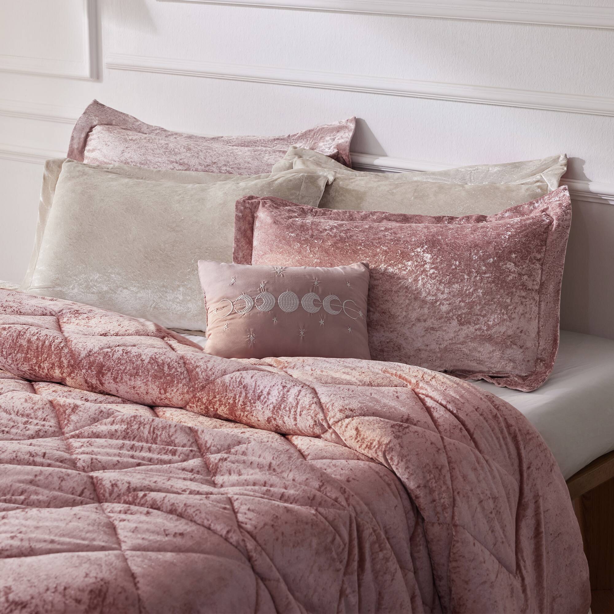 Felicia Velvet Comforter Set with Throw Pillow