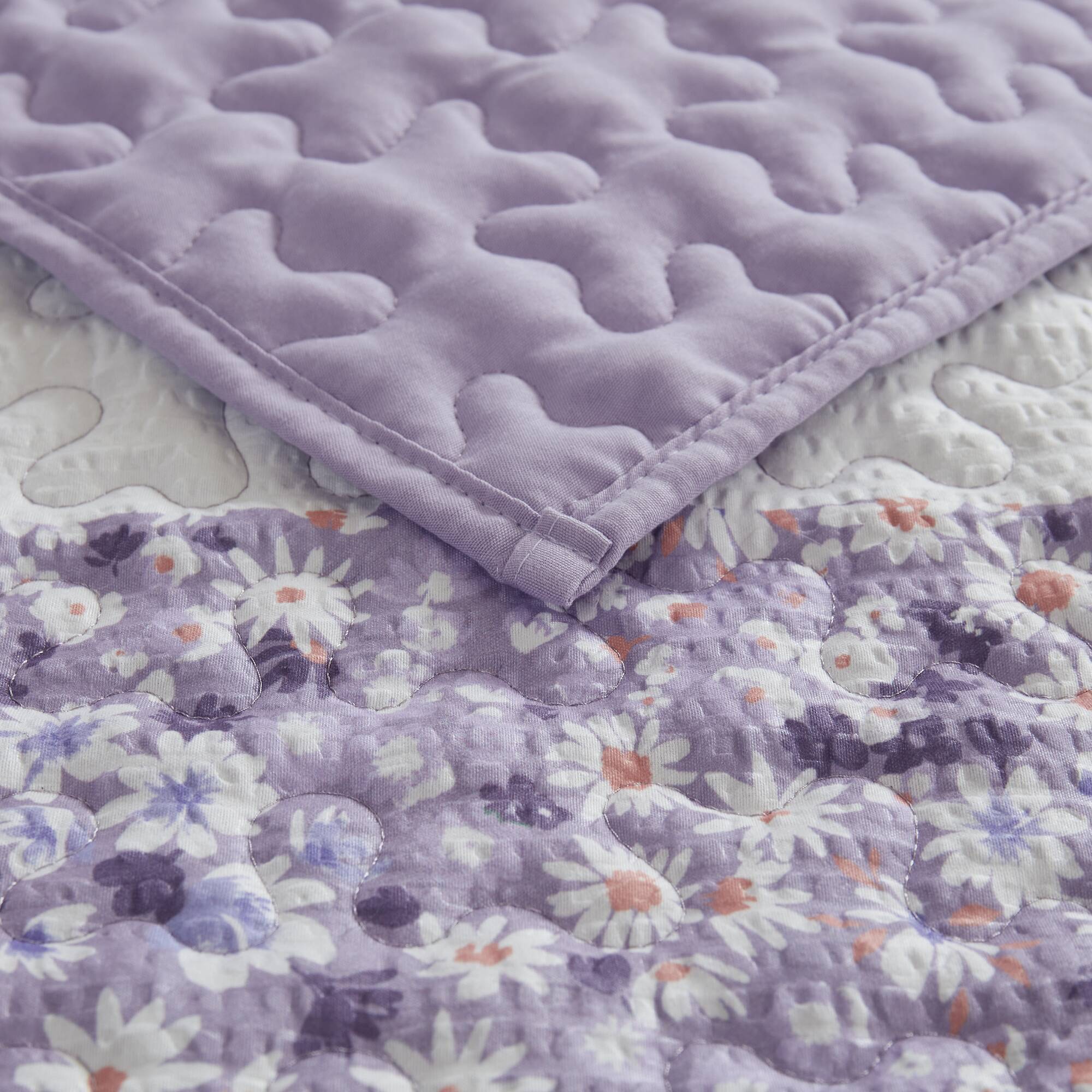 Caralie 4 Piece Seersucker Quilt Set with Throw Pillow