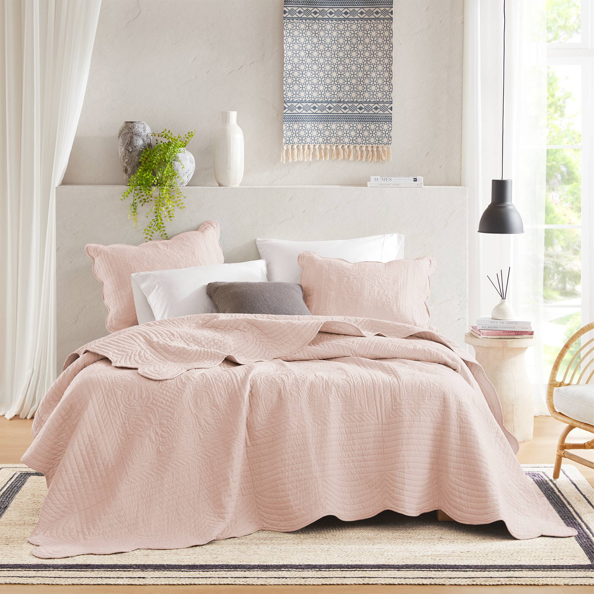 Tuscany 3 Piece Reversible Scalloped Edge Quilt Set