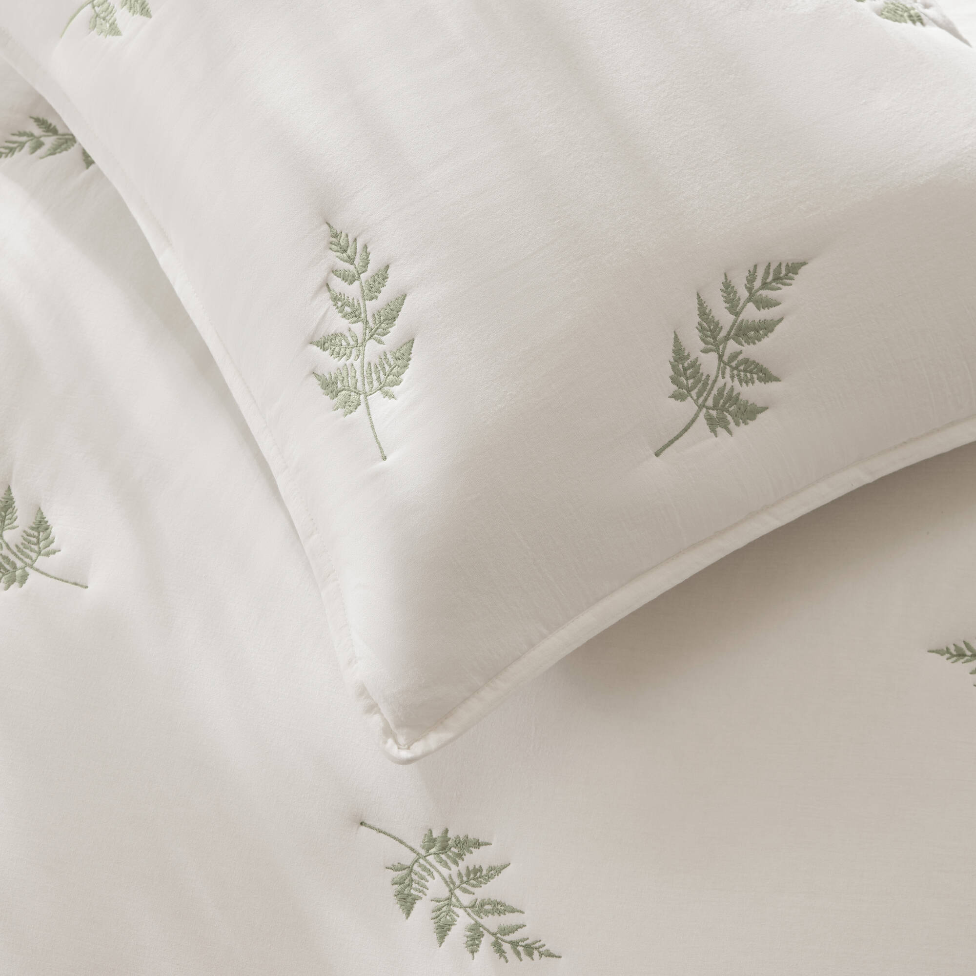 Willow Embroidered Botanical 100% Cotton Lightweight 3 Piece Quilt Set