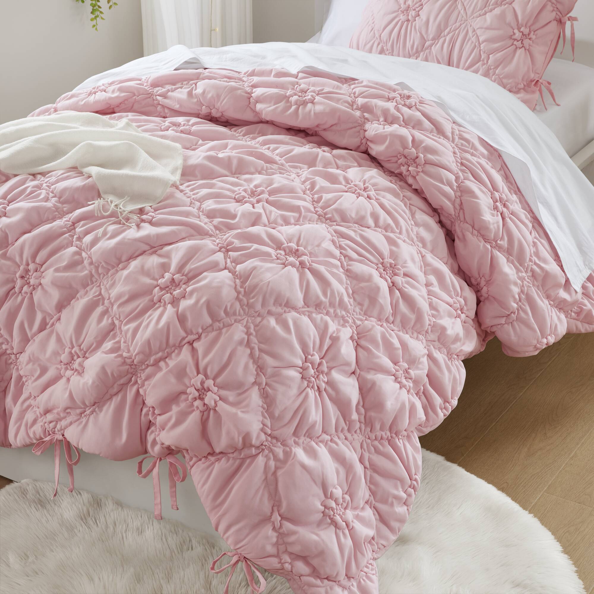 Lily Comforter Set