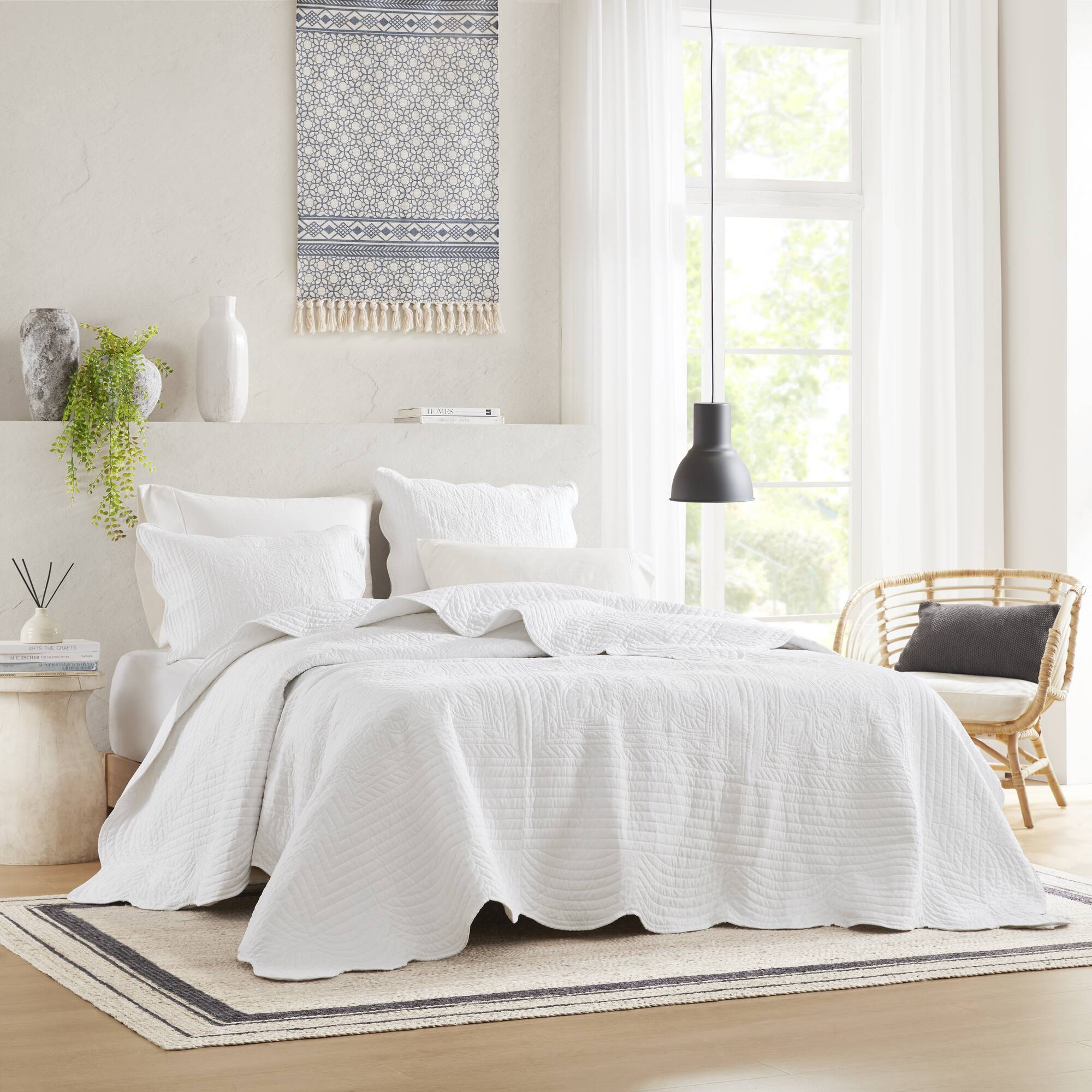 Tuscany 3 Piece Reversible Scalloped Edge Quilt Set
