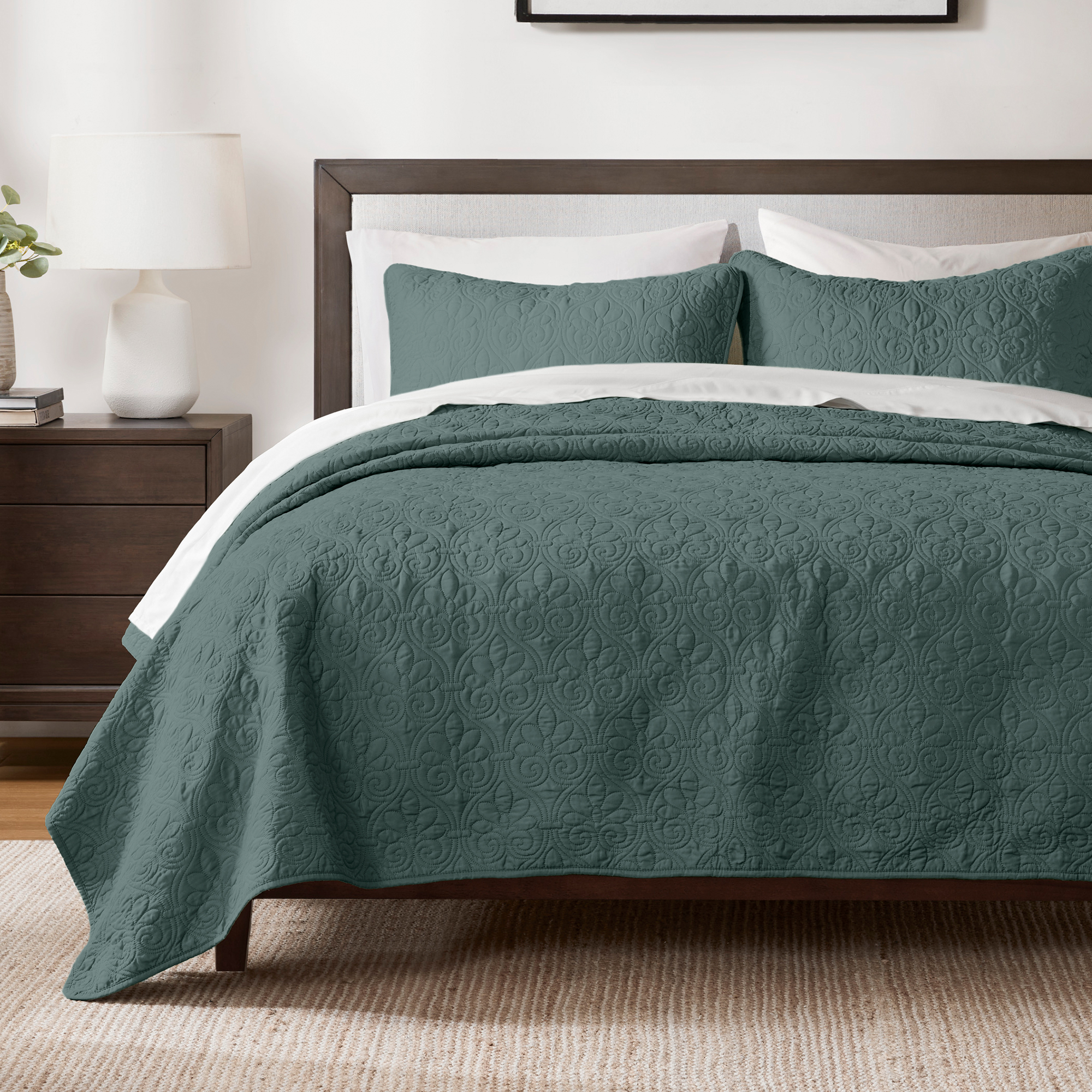 Quebec Reversible Quilt Set