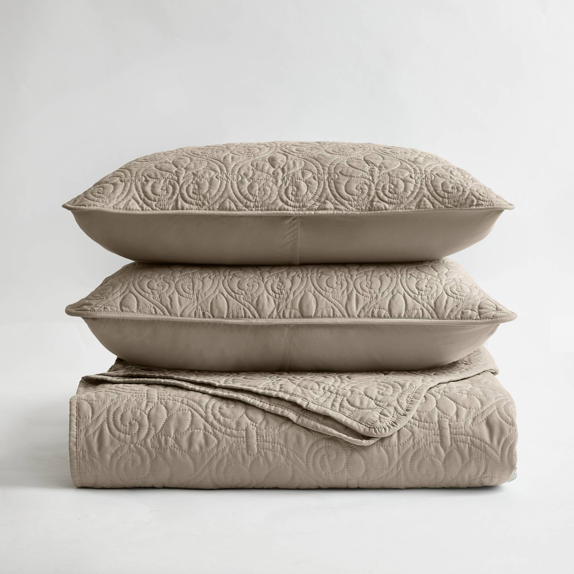 Quebec Reversible Quilt Set