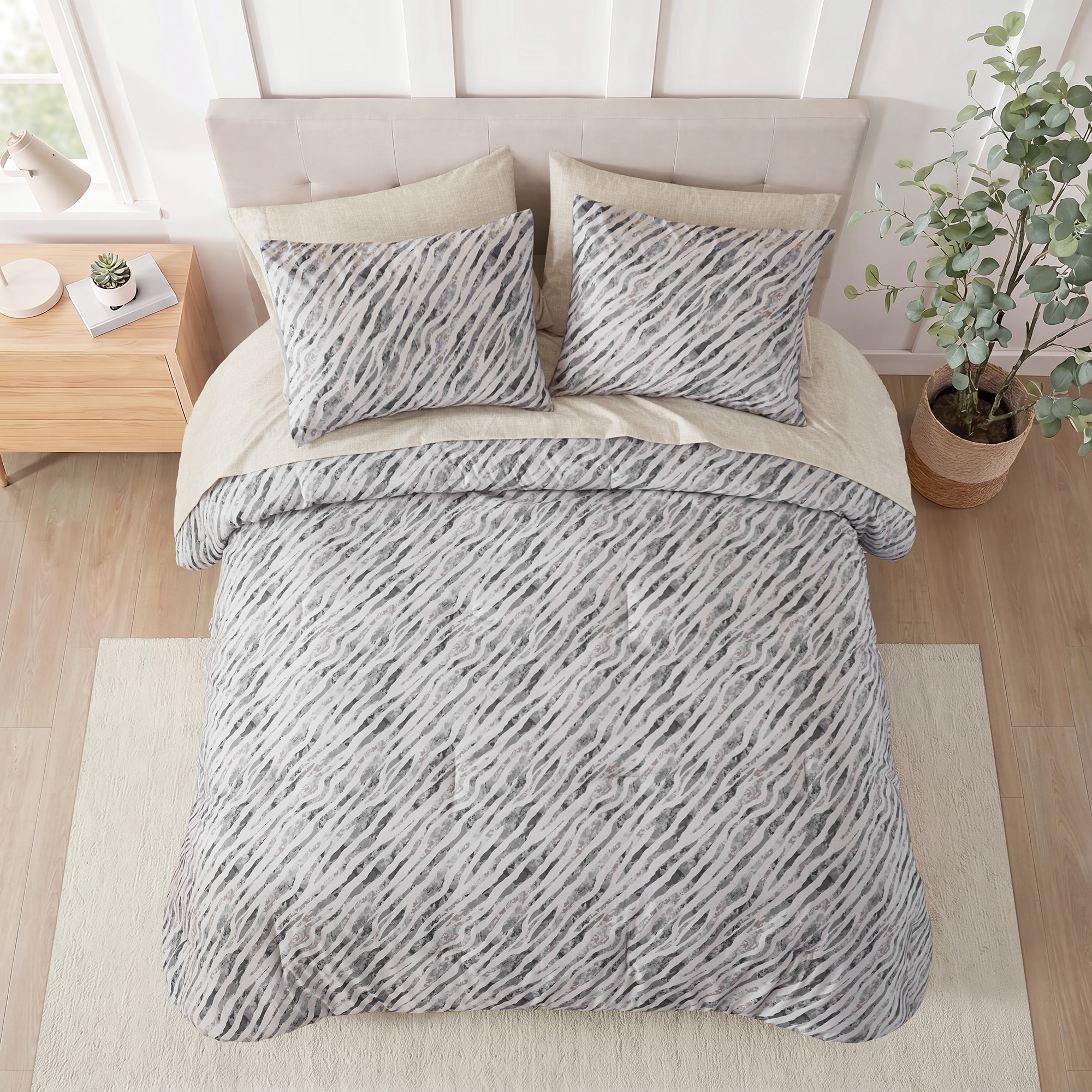 Nixon Comforter Set
