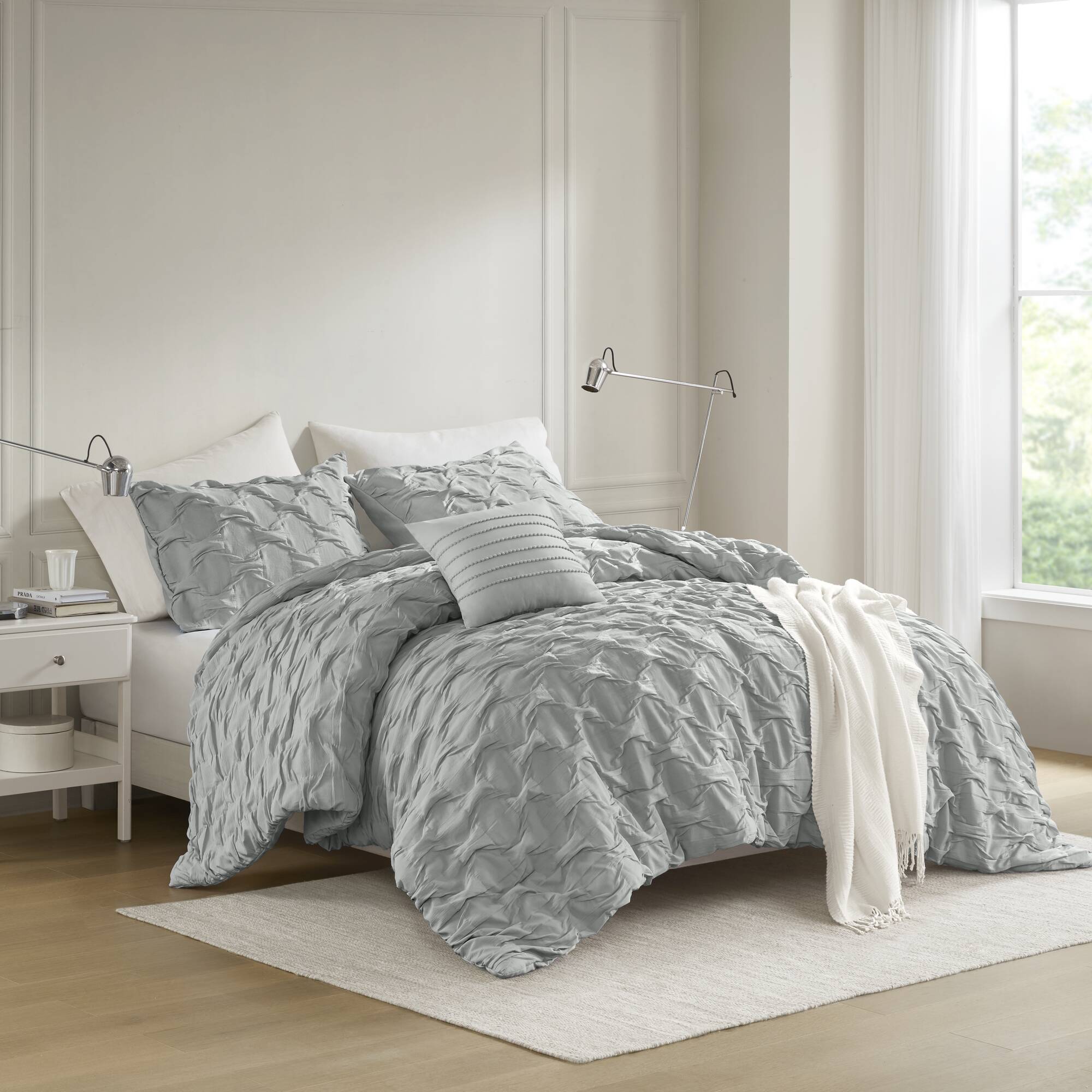 Bailey Diamond Pintuck Pleated Woven Comforter Set