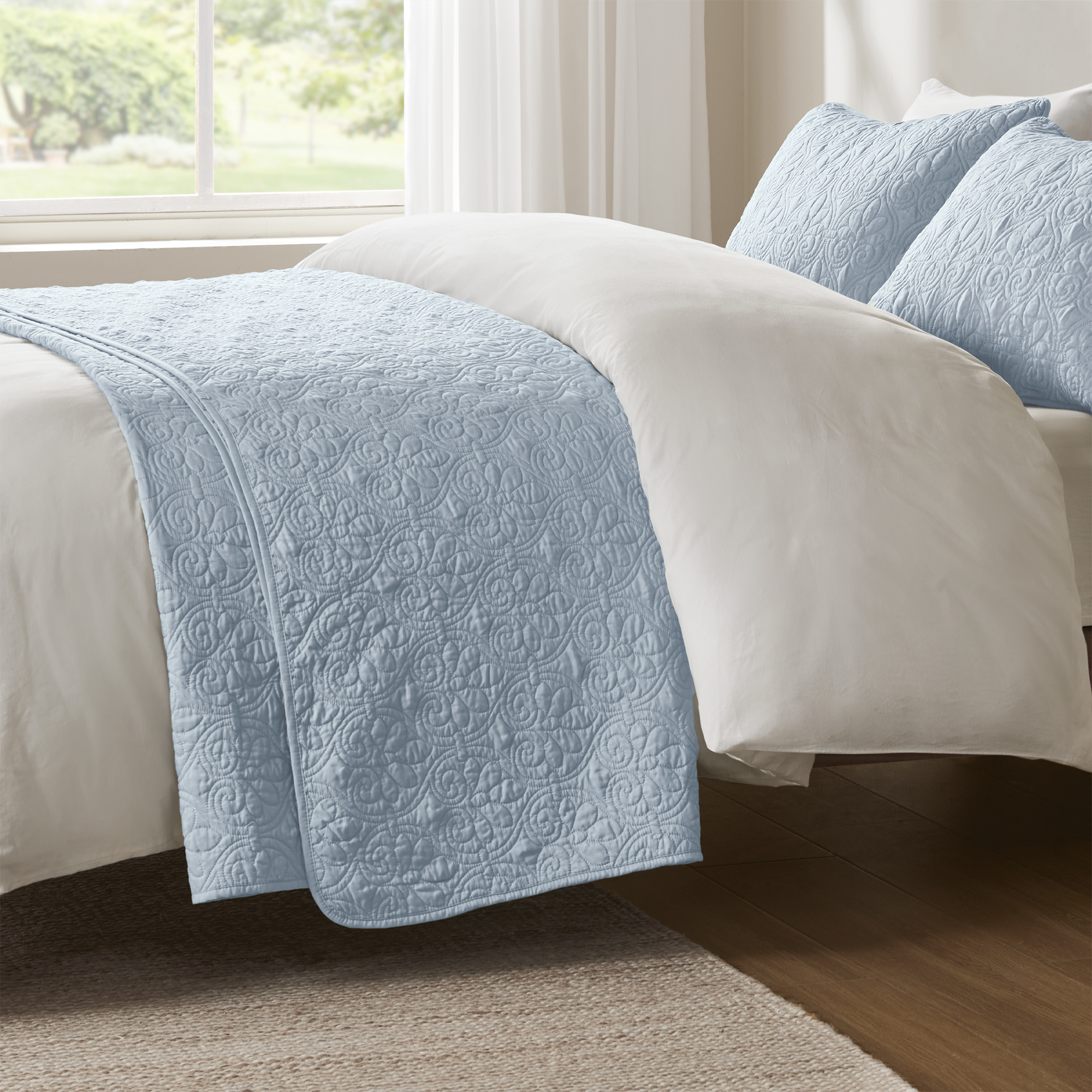 Quebec Reversible Quilt Set