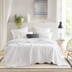 Tuscany 3 Piece Reversible Scalloped Edge Quilt Set from Madison Park in  White. Tuscany 3 Piece Reversible Scalloped Edge Quilt Set from Madison Park in  White. Tuscany 3 Piece Reversible Scalloped Edge Quilt Set from Madison Park in  White. Tuscany 3 Piece Reversible Scalloped Edge Quilt Set from Madison Park in  White. Tuscany 3 Piece Reversible Scalloped Edge Quilt Set from Madison Park in  White.