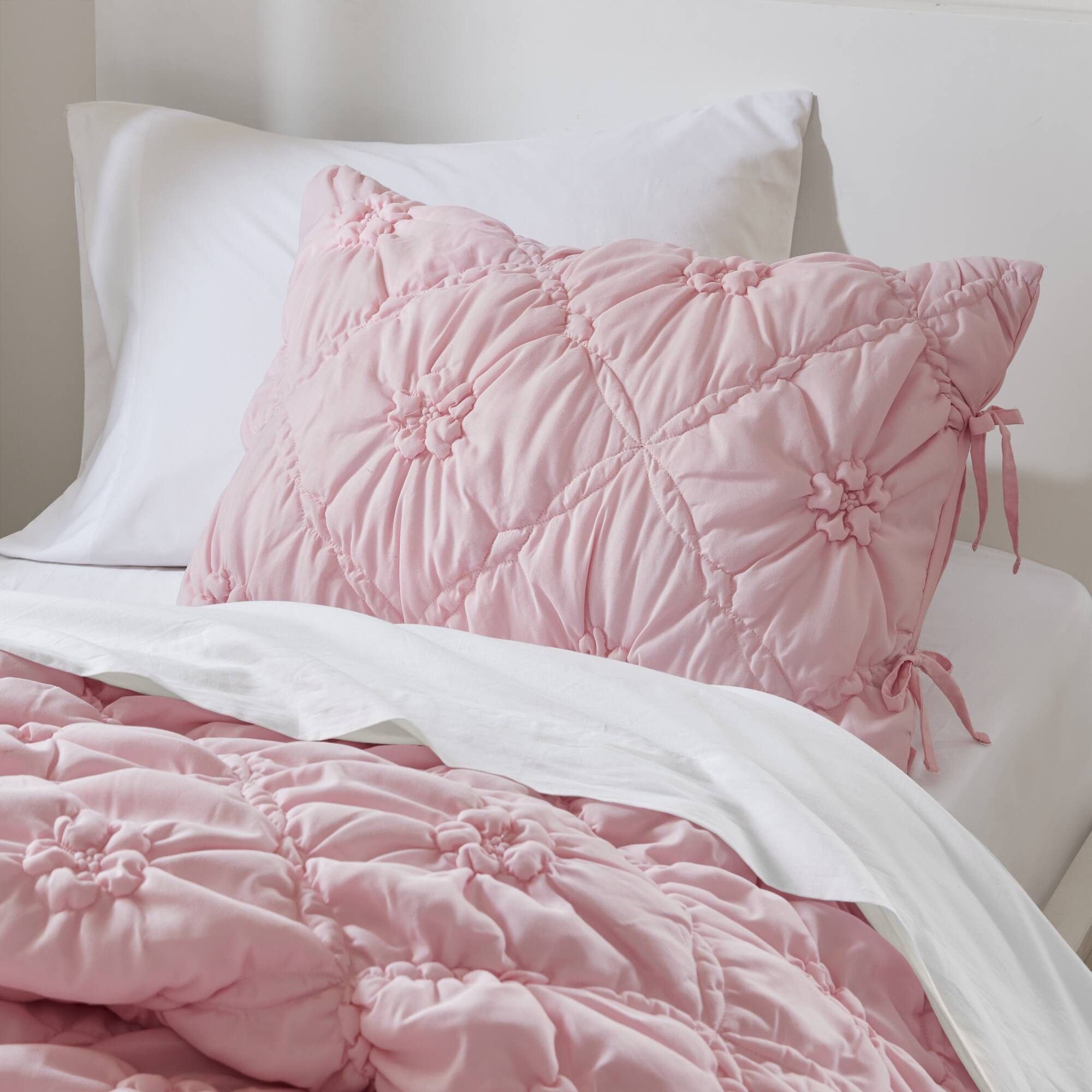 Lily Comforter Set
