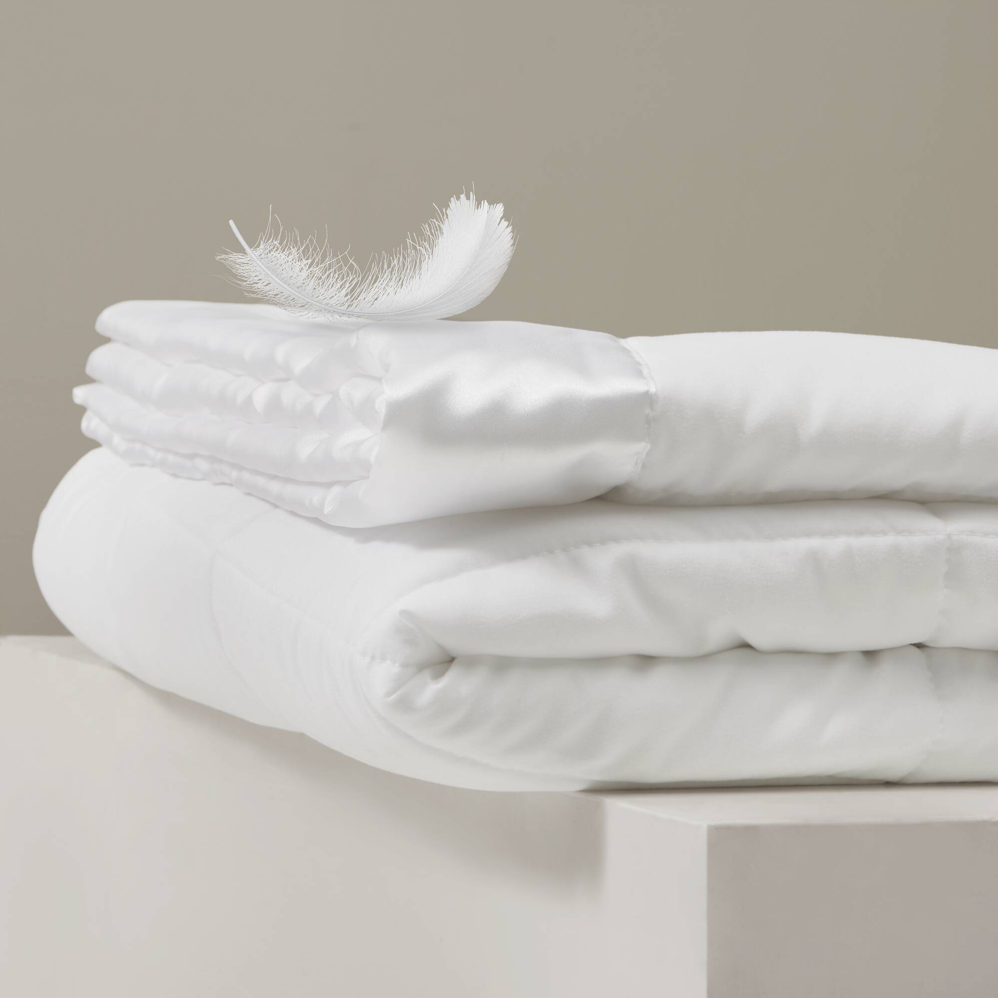 Windom Lightweight Down Alternative Blanket with Satin Trim