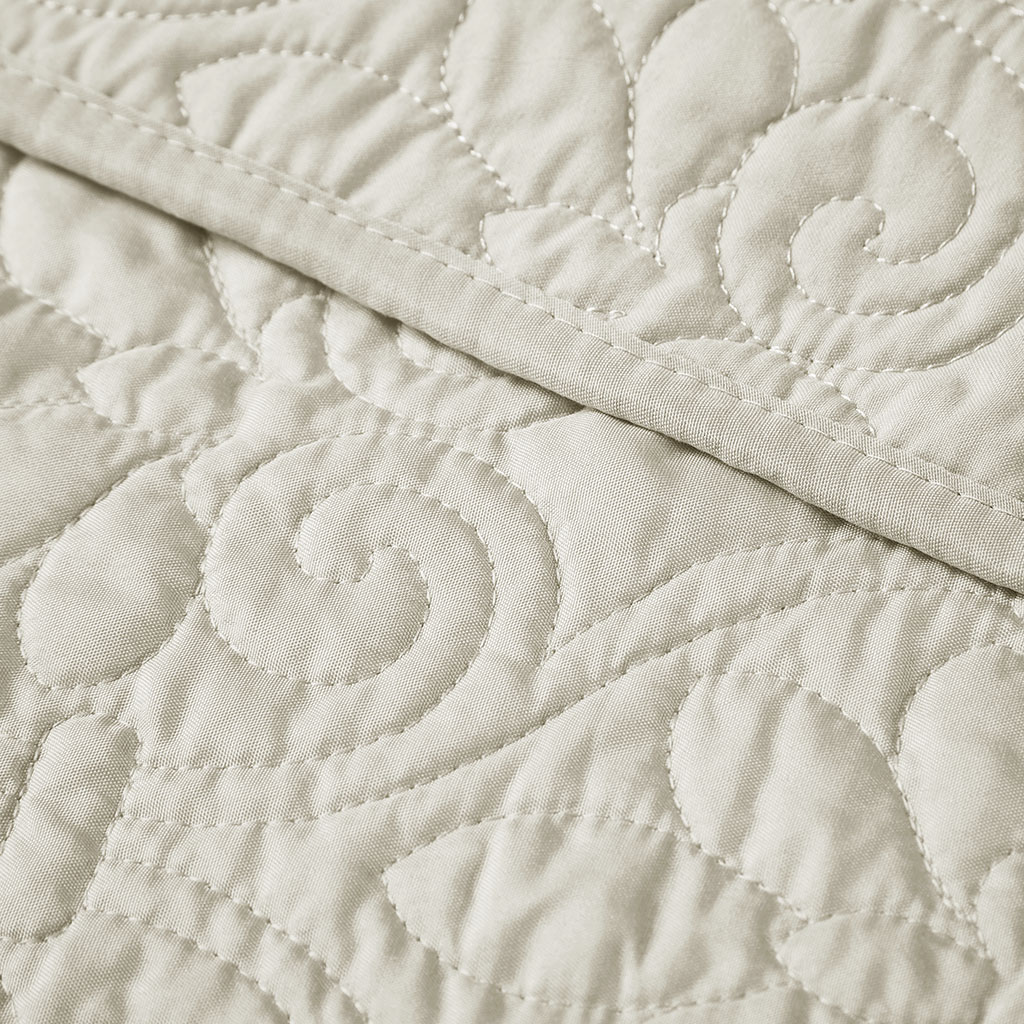 Quebec Oversized Quilted Throw