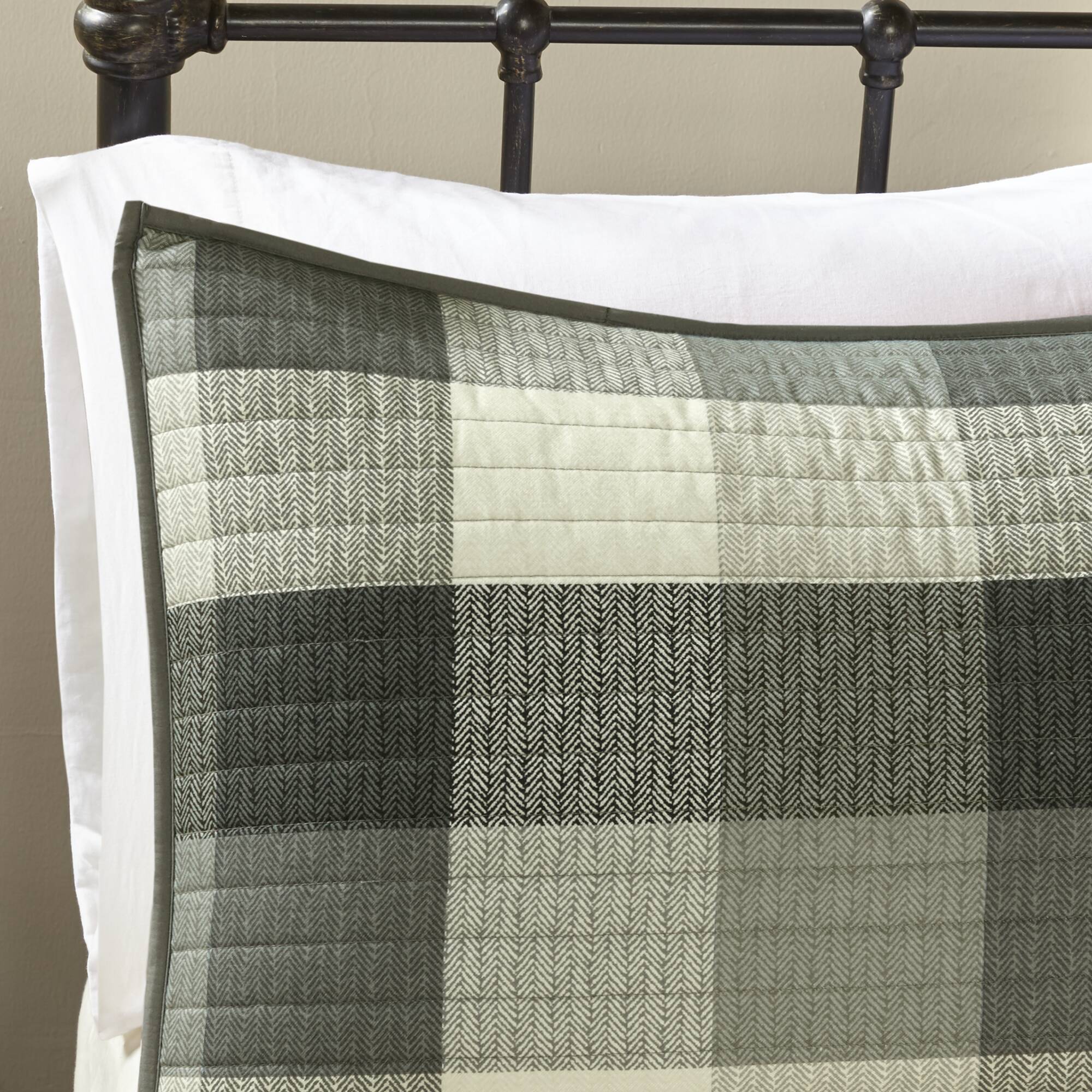 Ridge 6 Piece Printed Herringbone Quilt Set with Throw Pillows