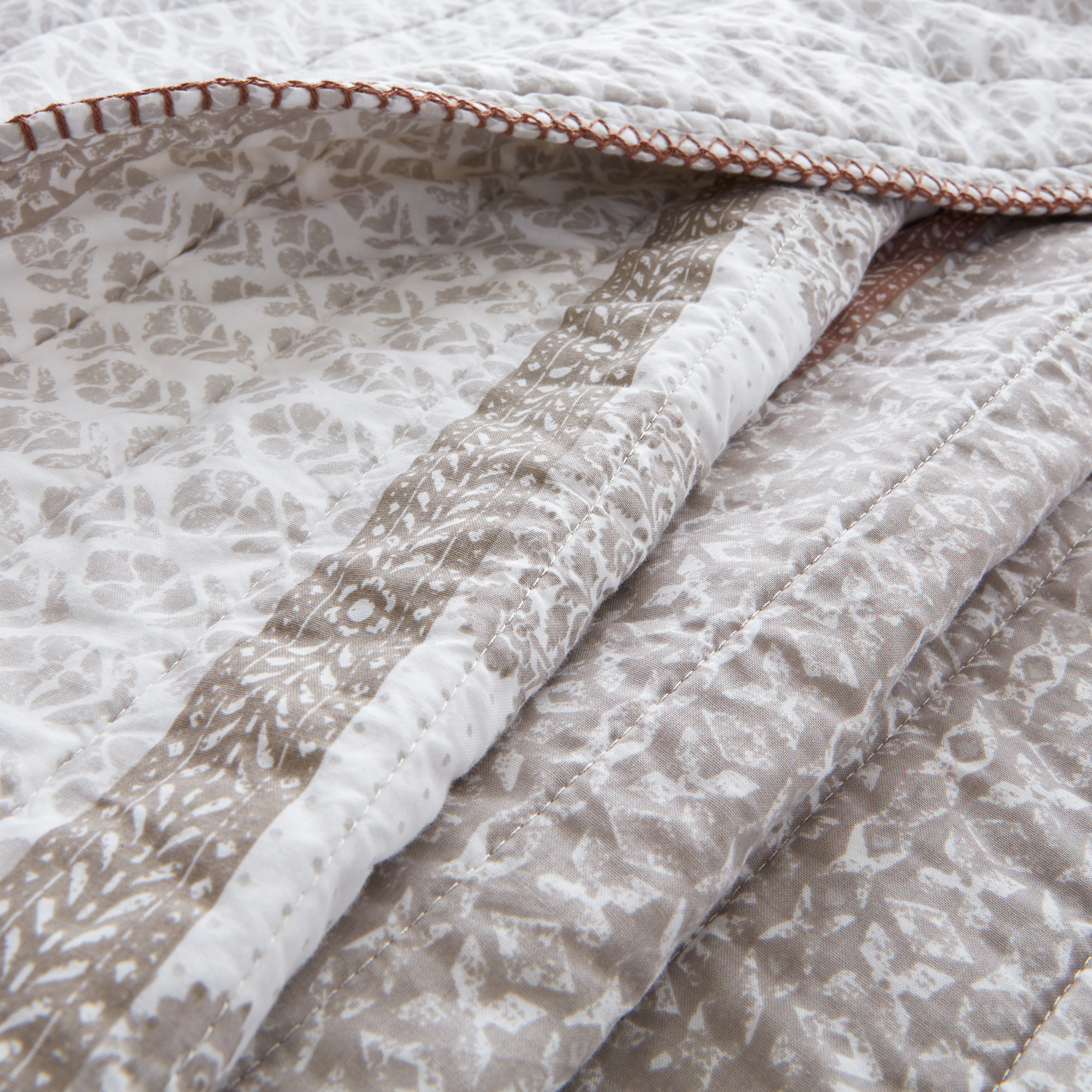 Surya Quilt Set
