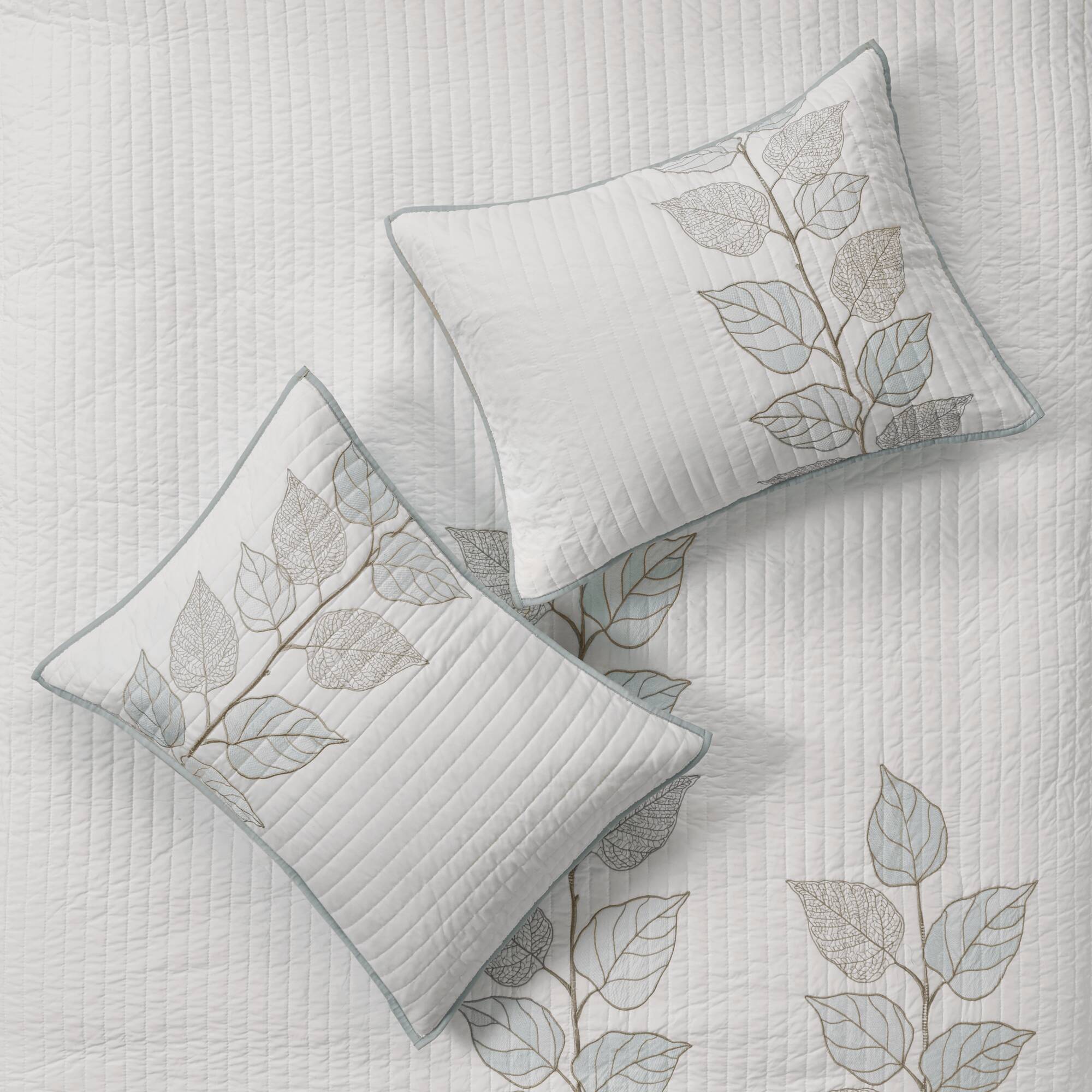 Caelie 6 Piece Embroidered Quilt Set with Throw Pillows
