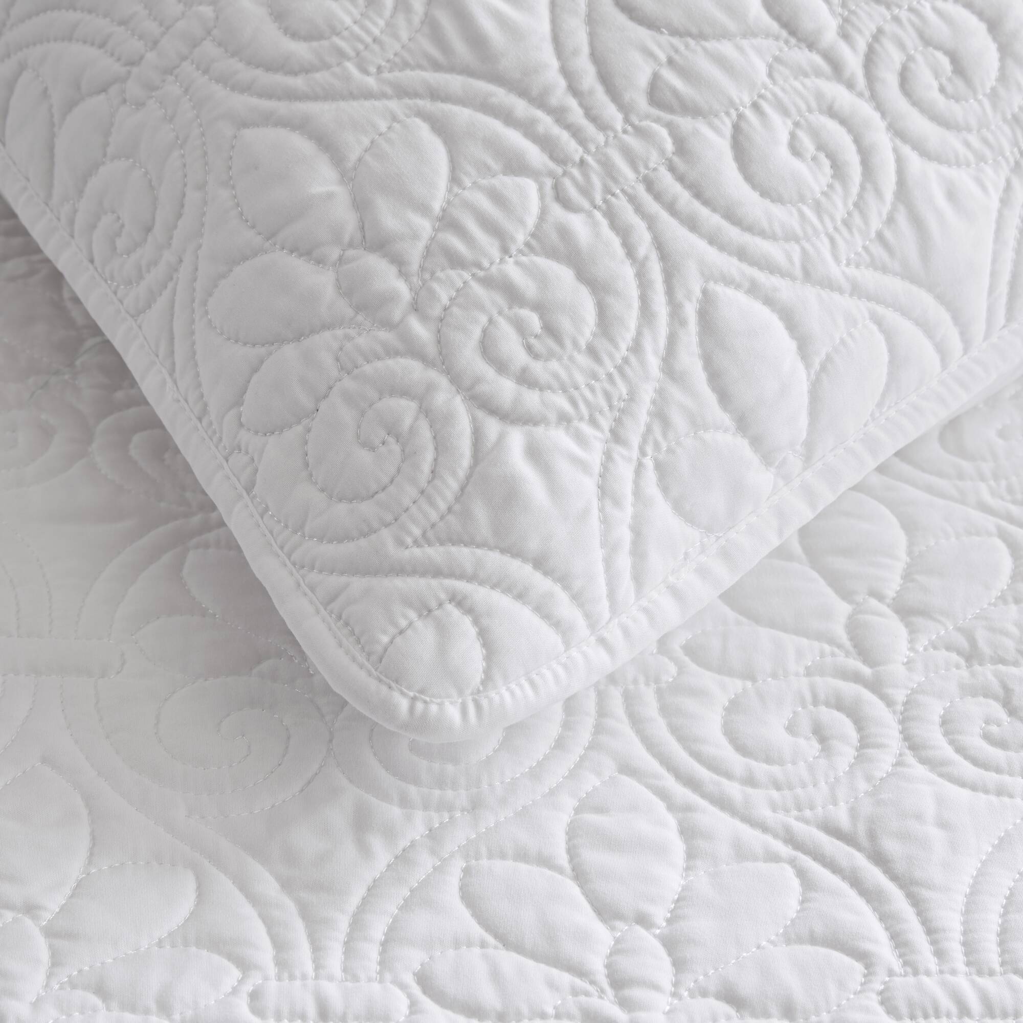 Quebec Reversible Bedspread Set