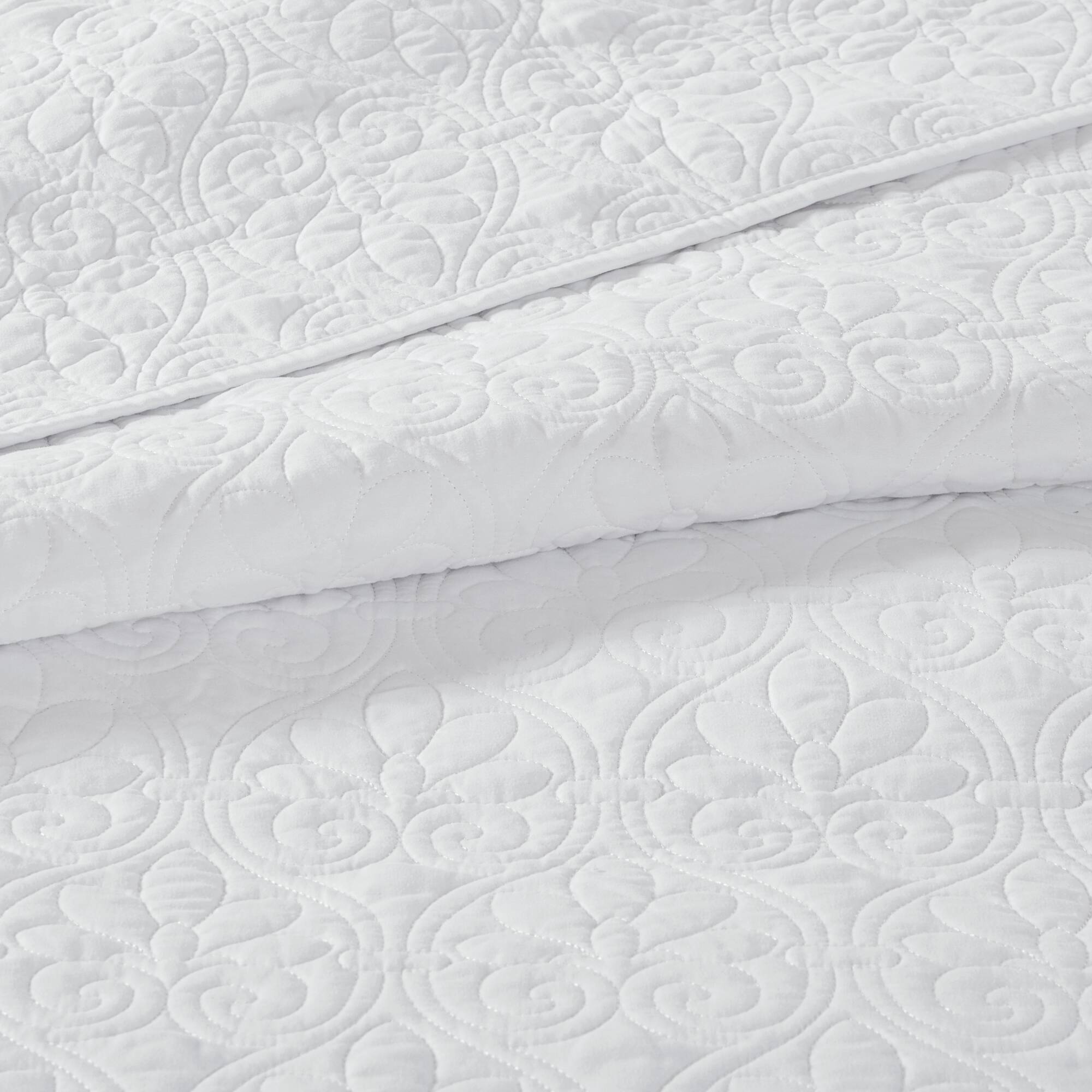 Quebec Reversible Bedspread Set