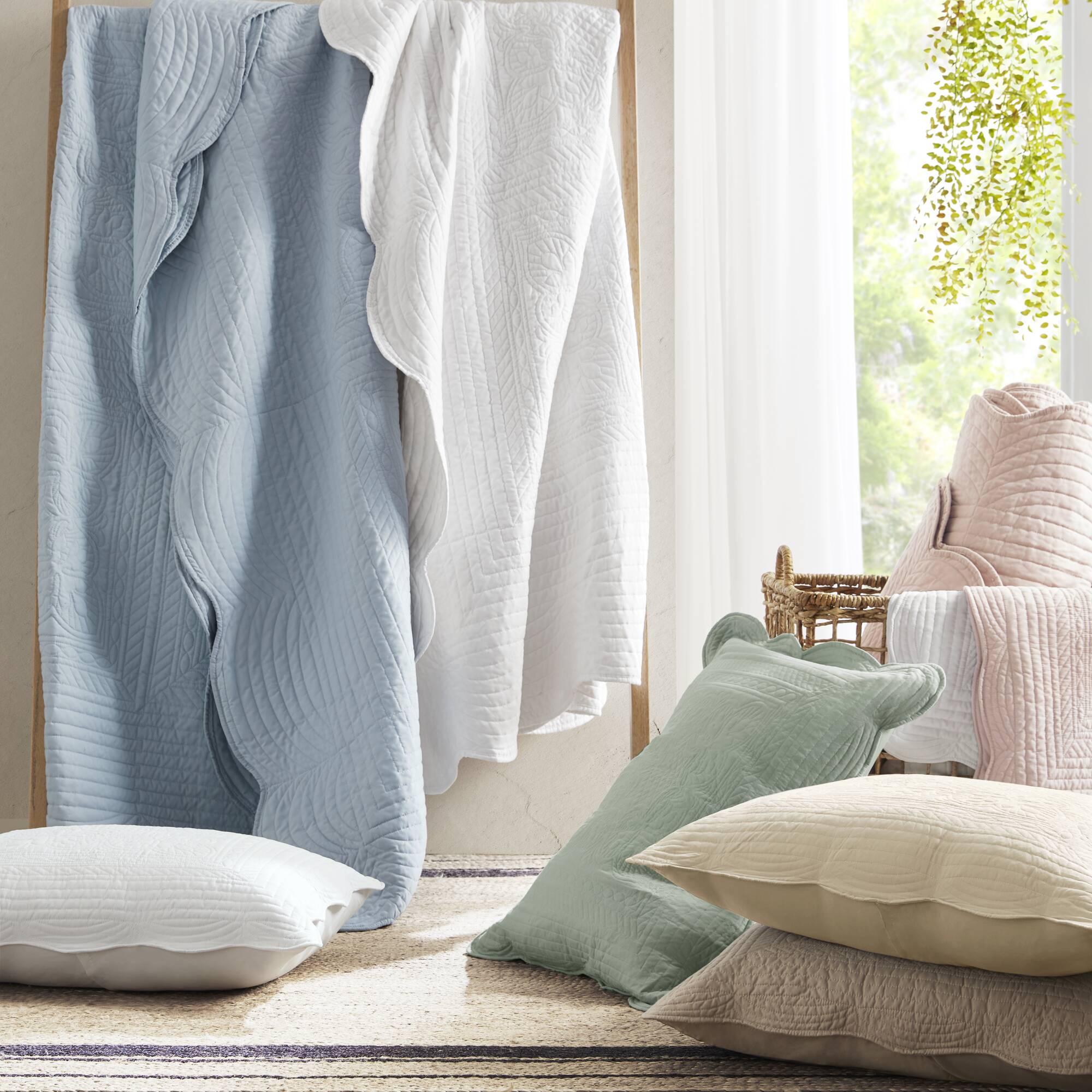 Tuscany 3 Piece Reversible Scalloped Edge Quilt Set