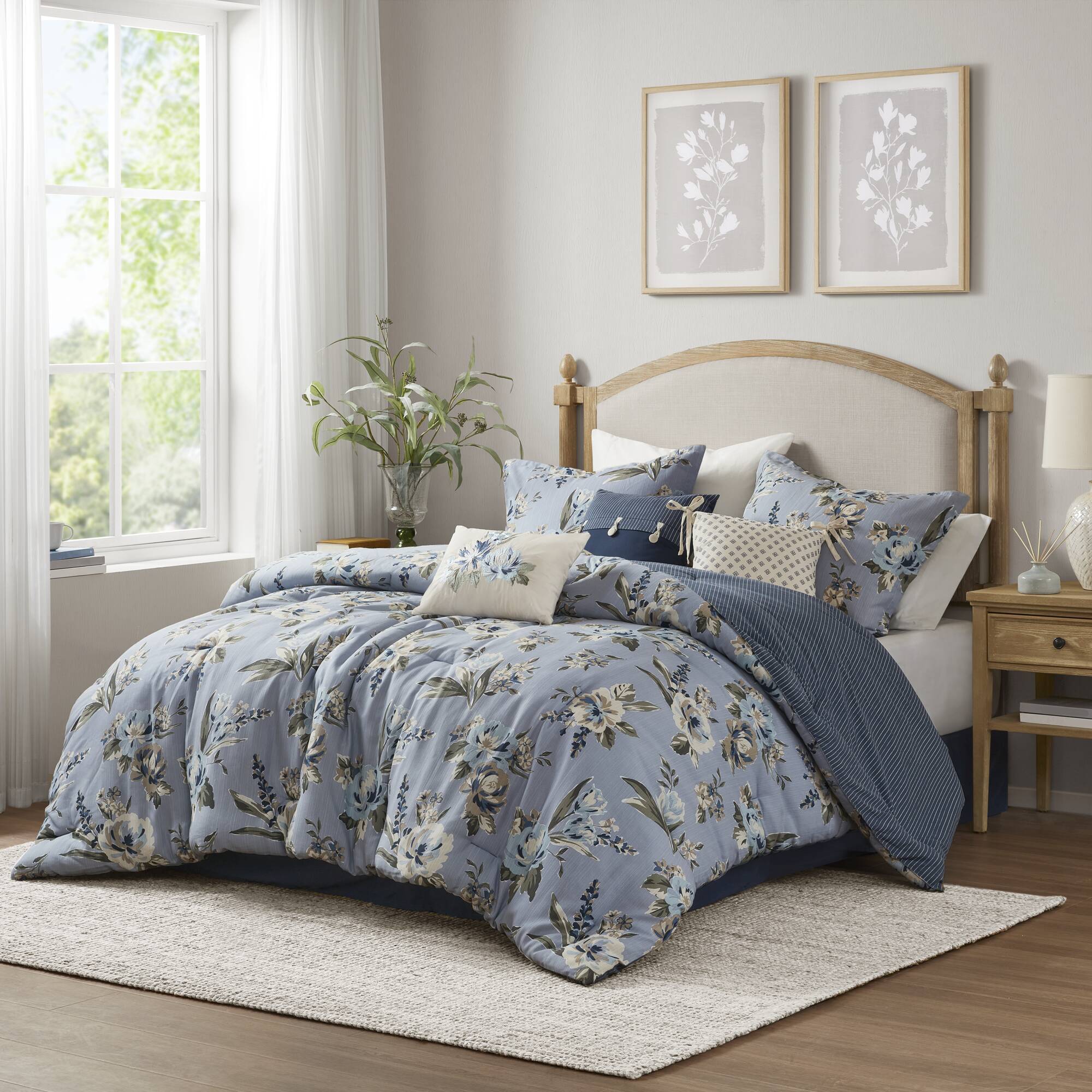 Salara Comforter Set