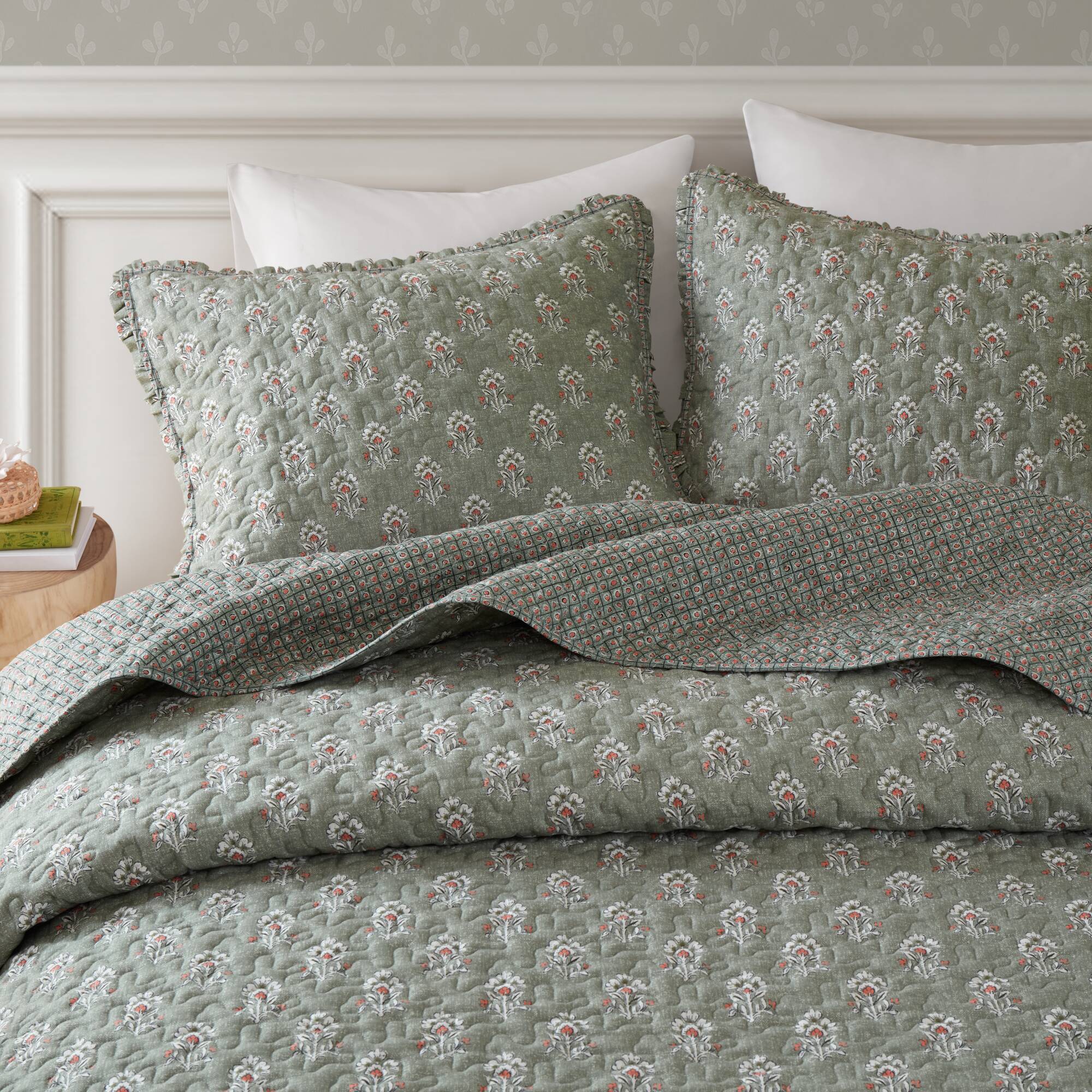Linwood Ruffle Printed Quilt Set