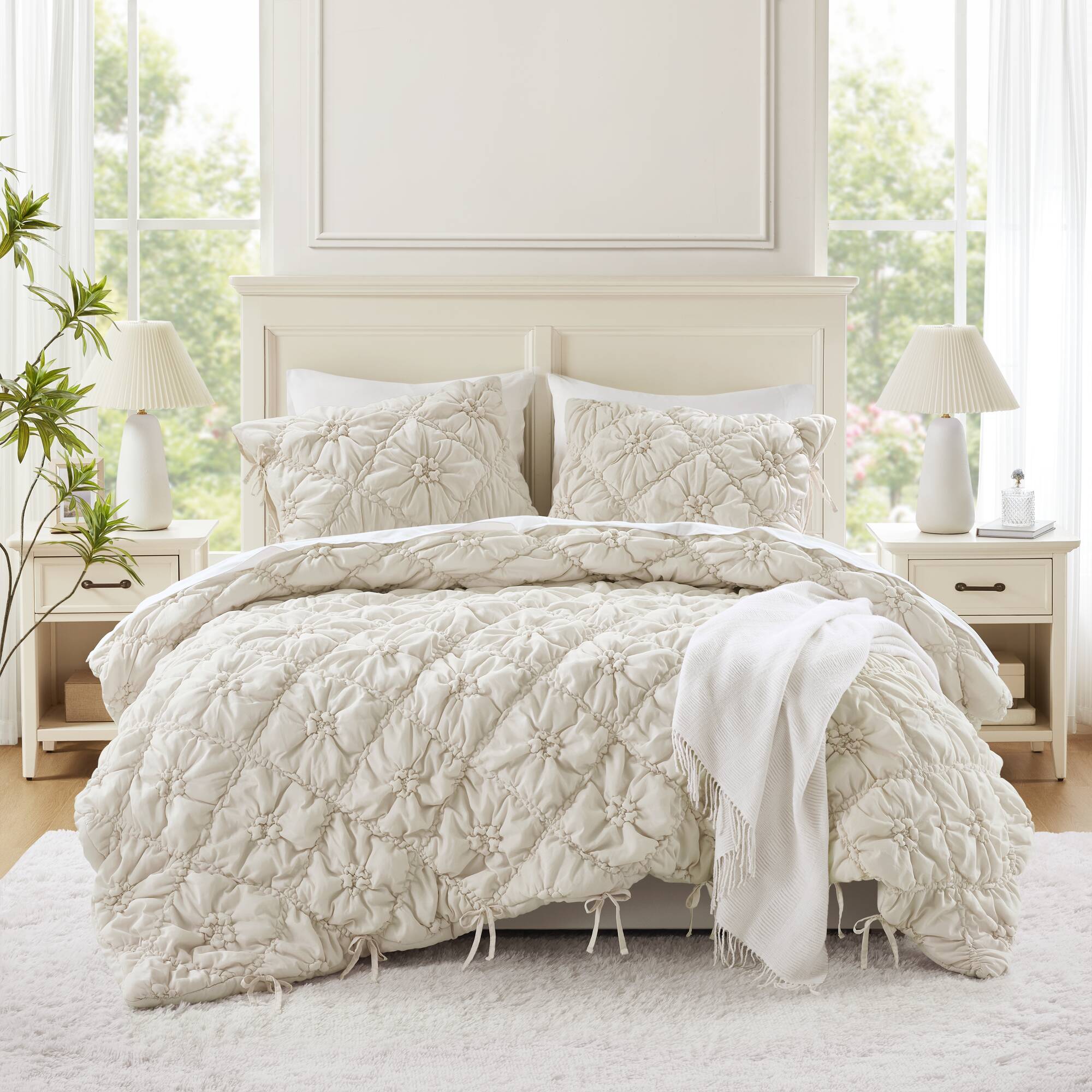 Lily Comforter Set