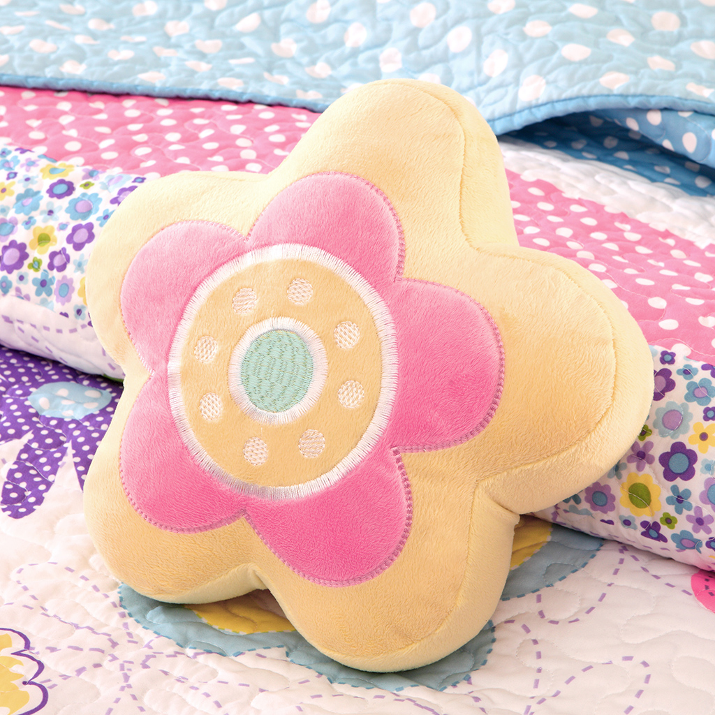 Crazy Daisy Reversible Quilt Set with Throw Pillow