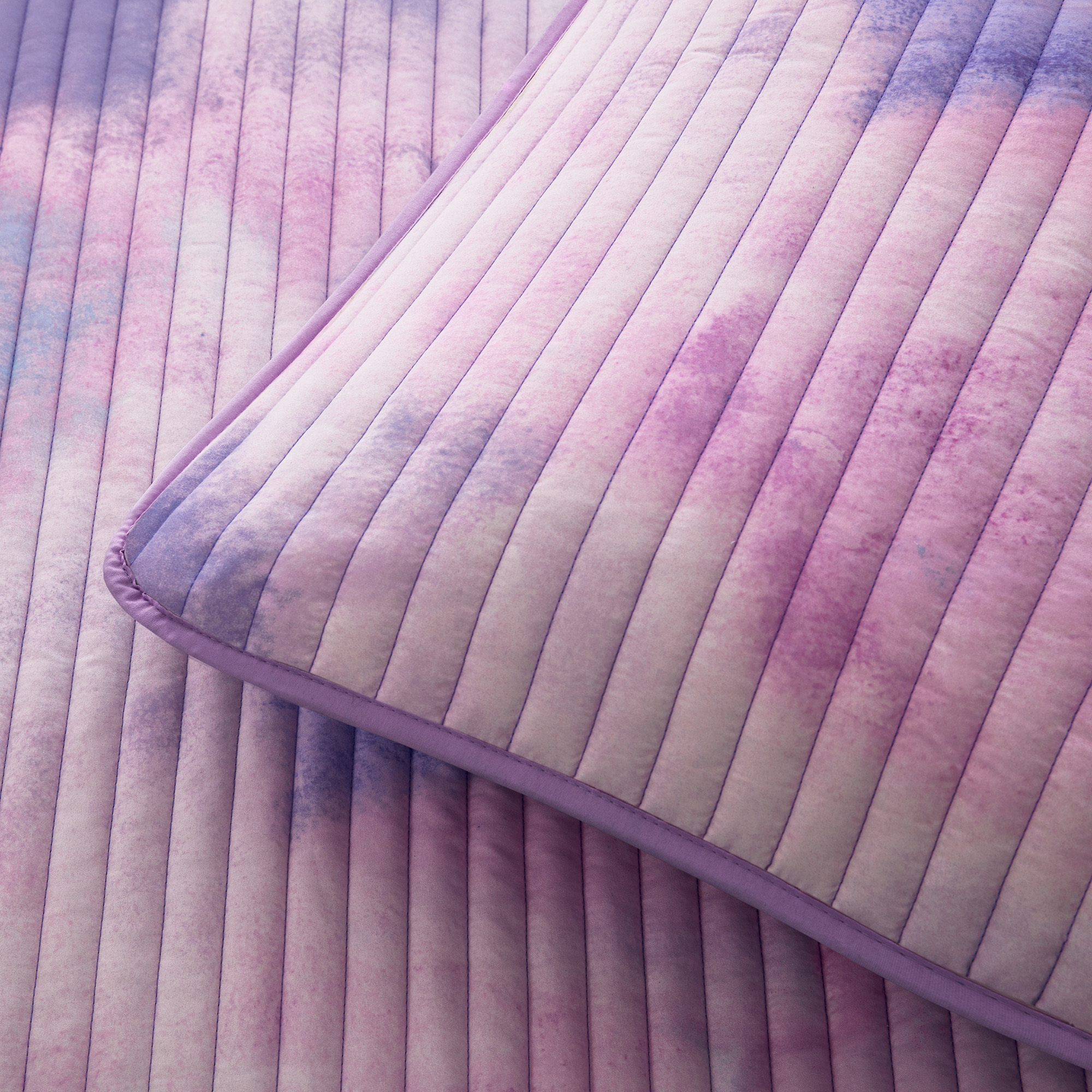 Cassiopeia Watercolor Tie Dye Printed Quilt Set with Throw Pillow